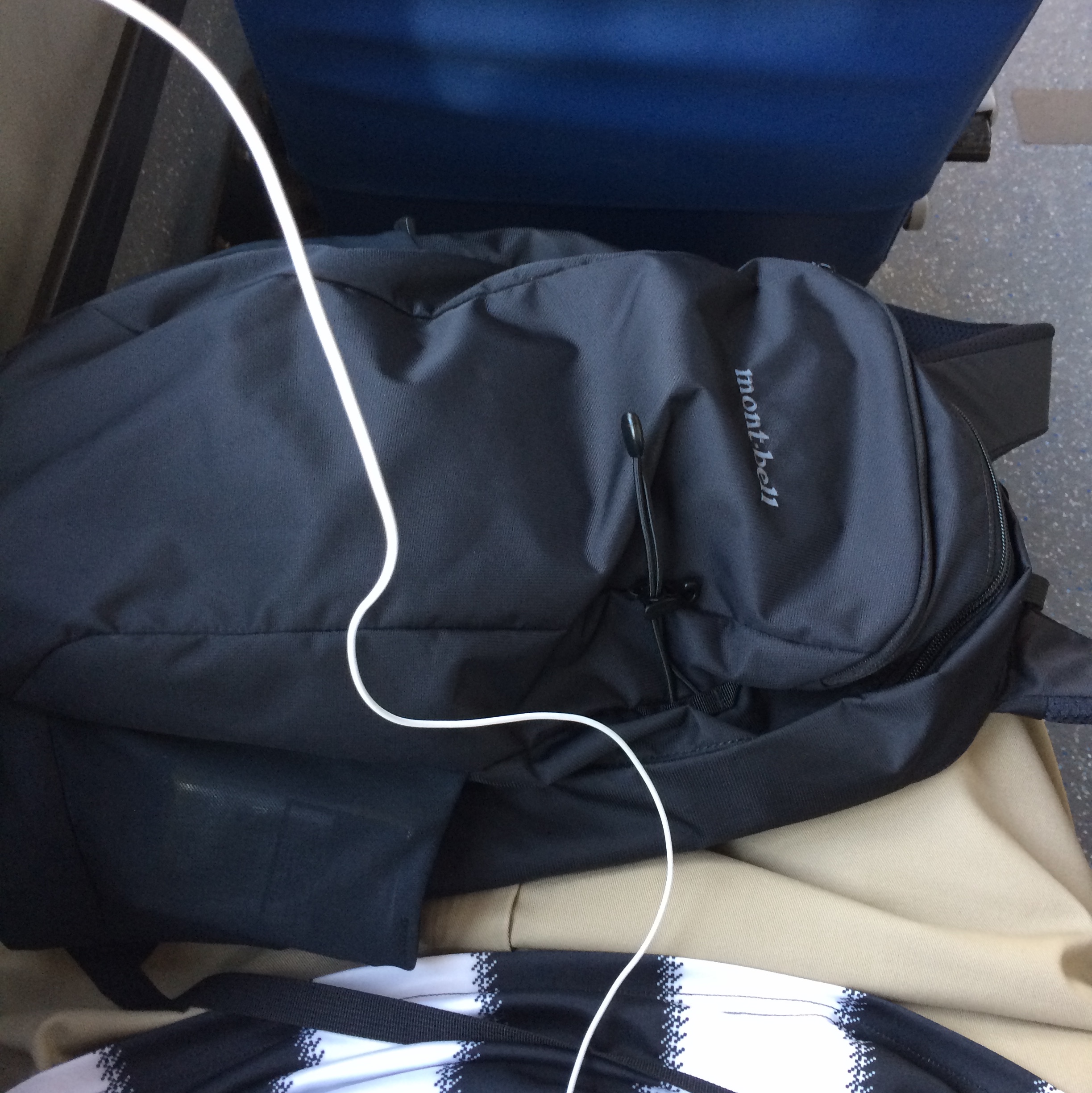 Montbell Travel Daypack 20 Black 착용 스타일