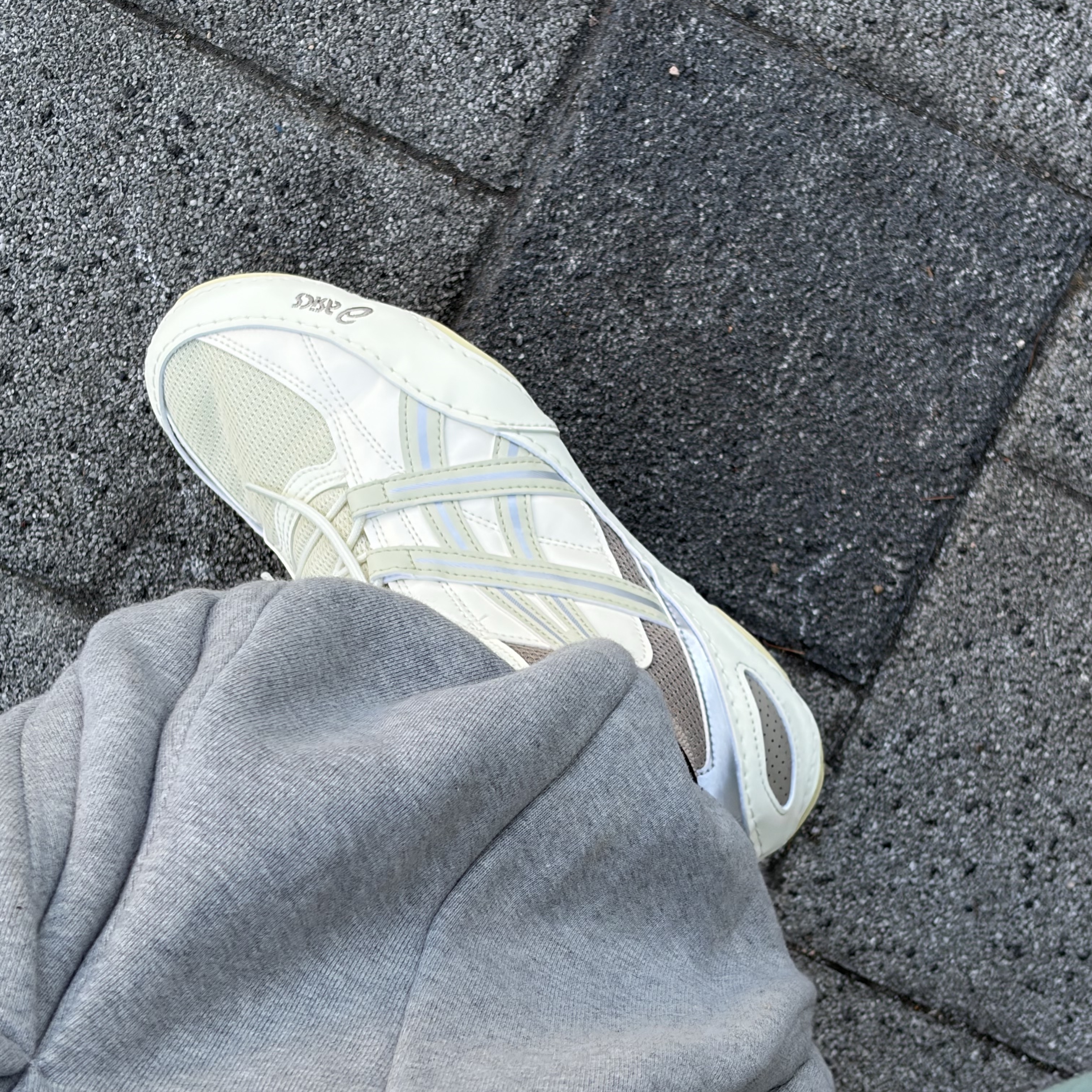 Asics Hypersync Oyster White Ivory 착용 스타일 - 1