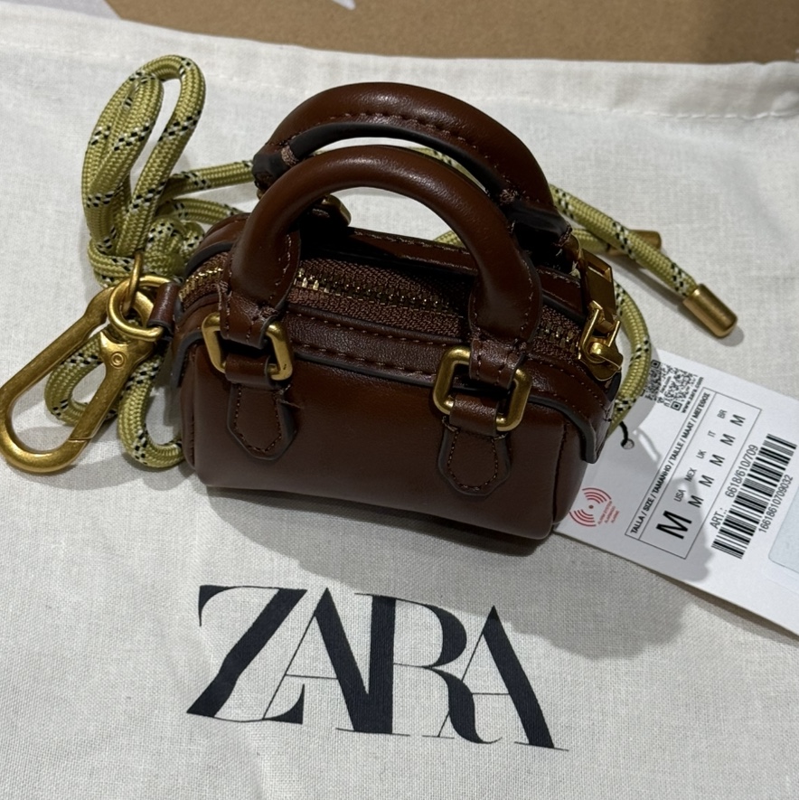 Zara Mini City Charm Bag Dark Sand 착용 스타일 - 2