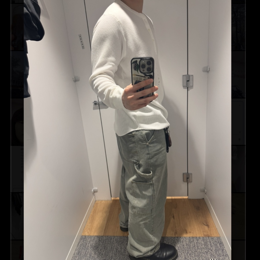 Uniqlo Waffle Henley Neck Long Sleeve T-Shirt Off White - JP, Dr. Martens 1461 Smooth Black 착용 스타일