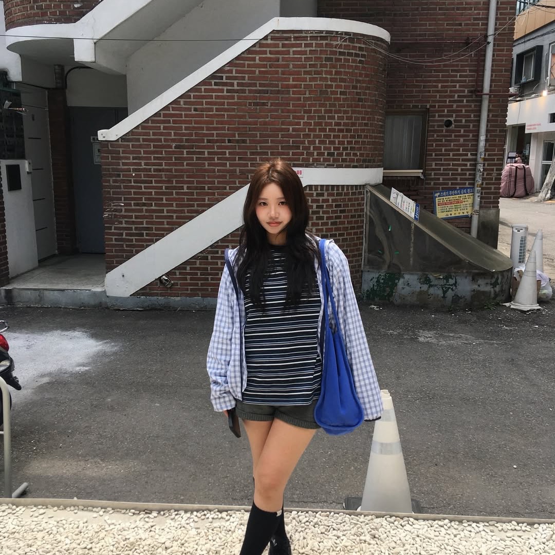 SPORT CHAMBER SC Transition T-shirt NAVY, SPORT CHAMBER SC Square Check Windbreaker WHITE 착용 스타일 - 5