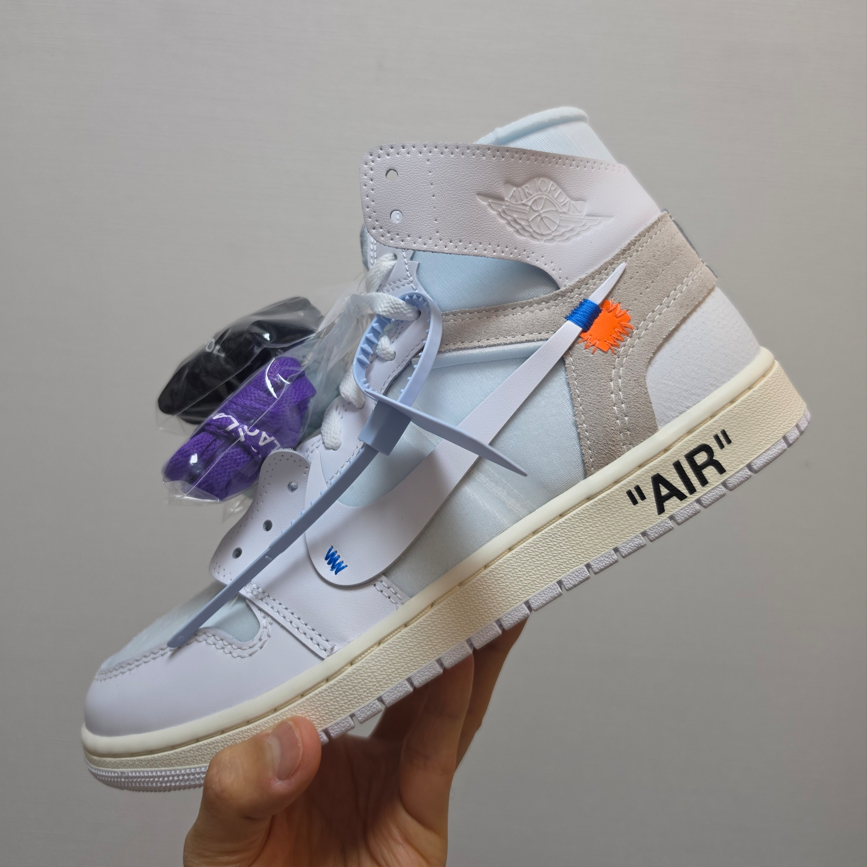 Jordan 1 x Virgil Abloh Archive Retro High Alaska White 착용 스타일 - 8