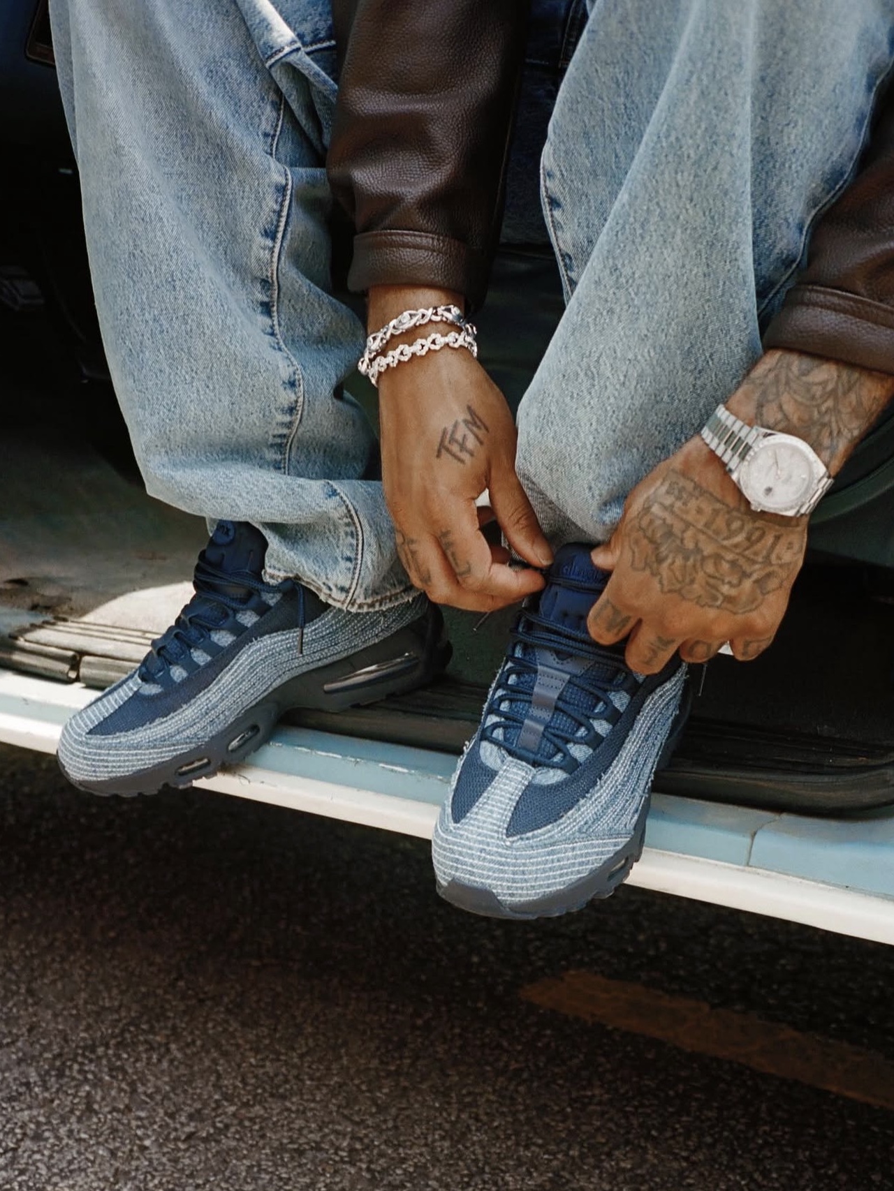 Nike x Levi's Air Max 95 Obsidian 착용 스타일 - 2