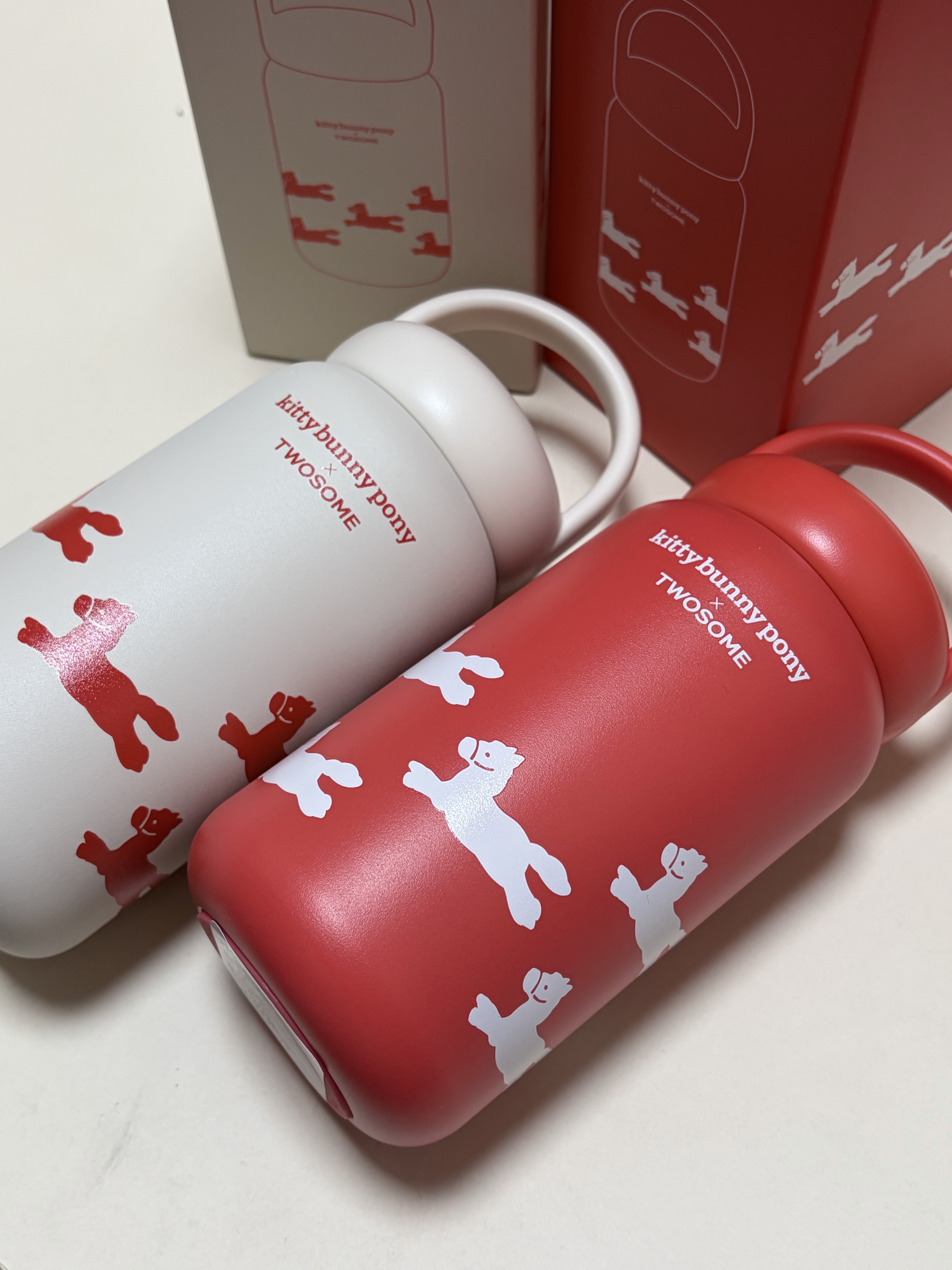 A Twosome Place x Kittybunnypony Pony Tumbler 420ml Red, A Twosome Place x Kittybunnypony Pony Tumbler 420ml Cream 착용 스타일 - 3