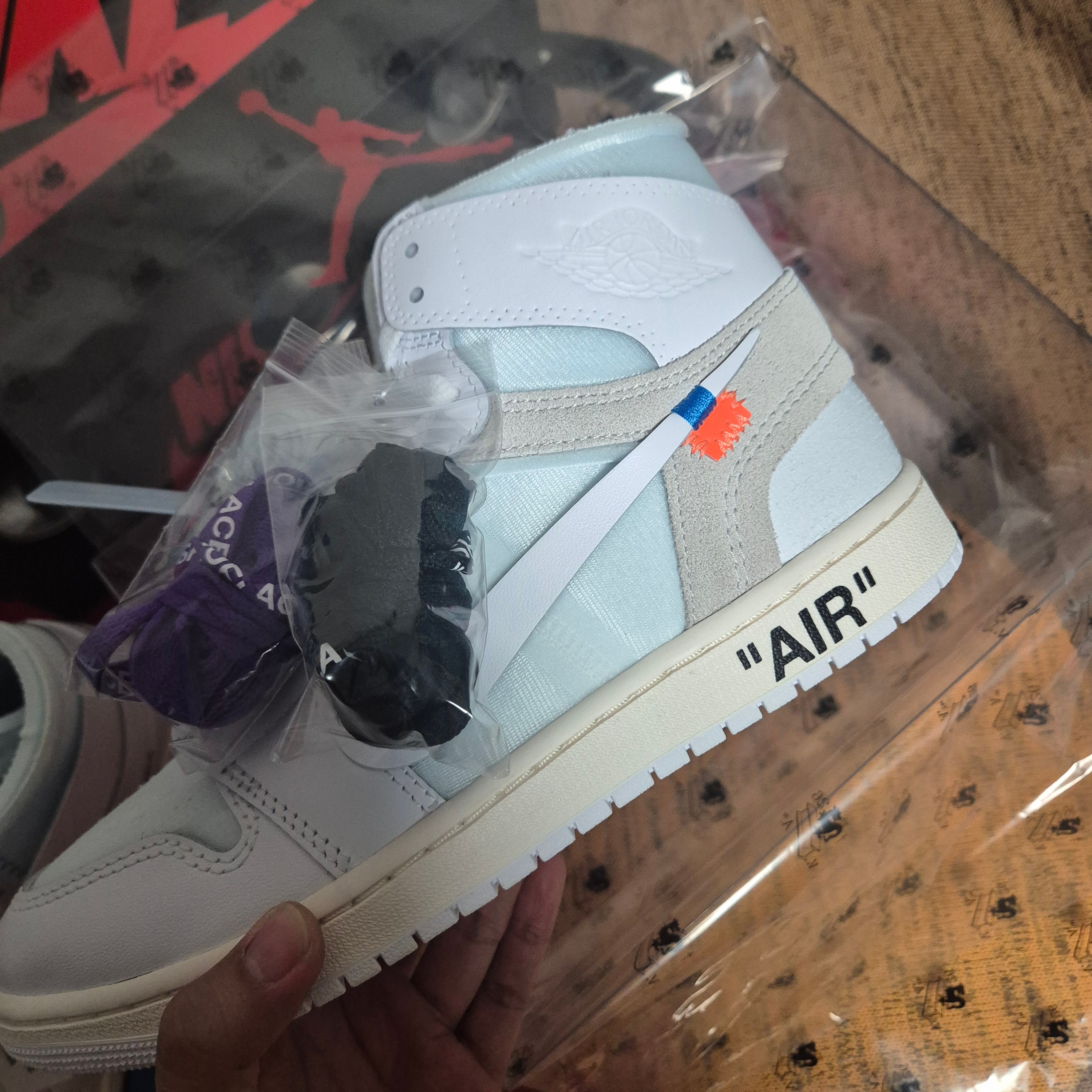 Jordan 1 x Virgil Abloh Archive Retro High Alaska White 착용 스타일 - 3