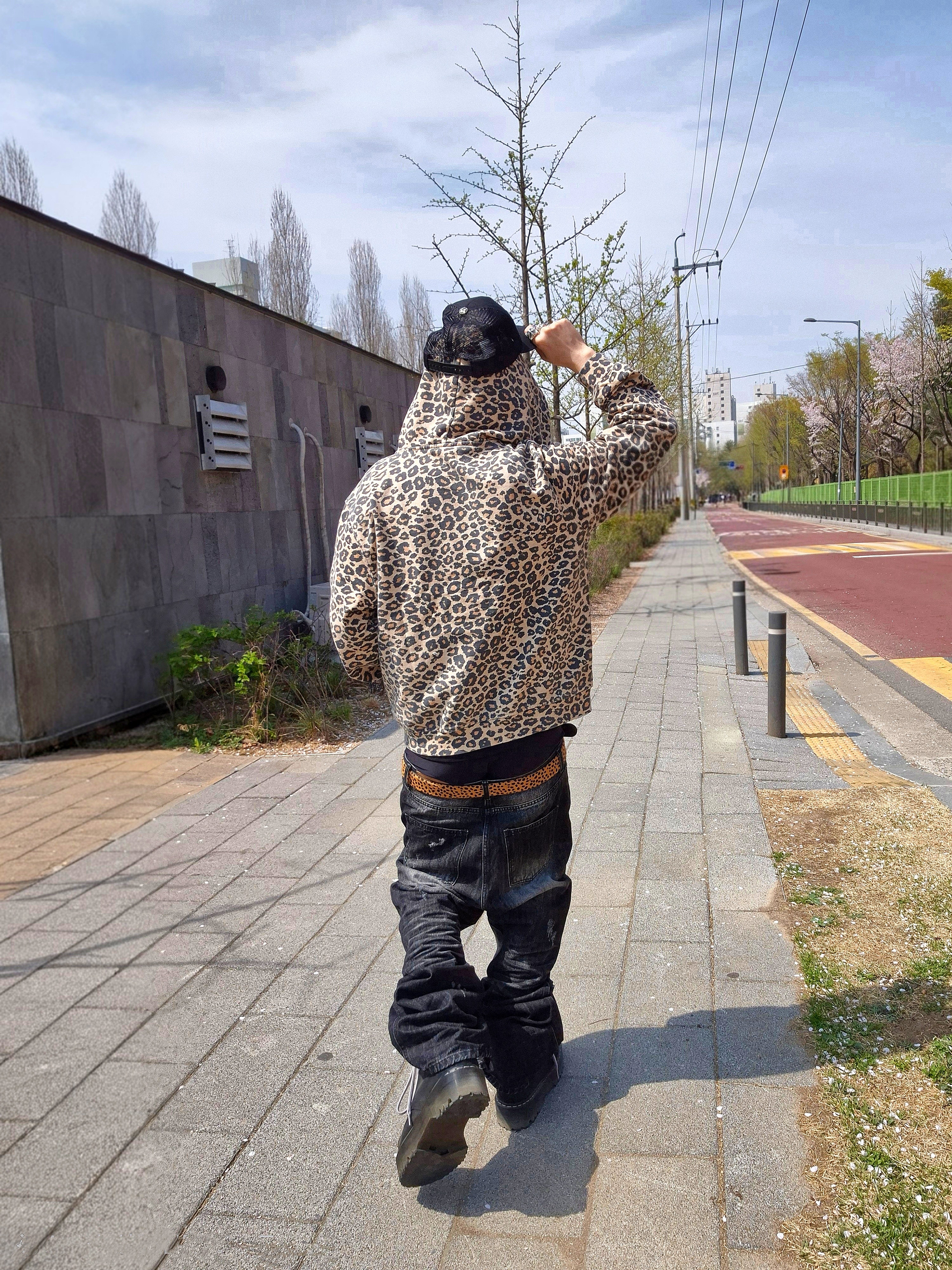Chrome Hearts Fuck Hollywood Trucker Hat Black, Undermycar Calf Hair Module Belt Strap Yellow Cheetah 착용 스타일 - 2