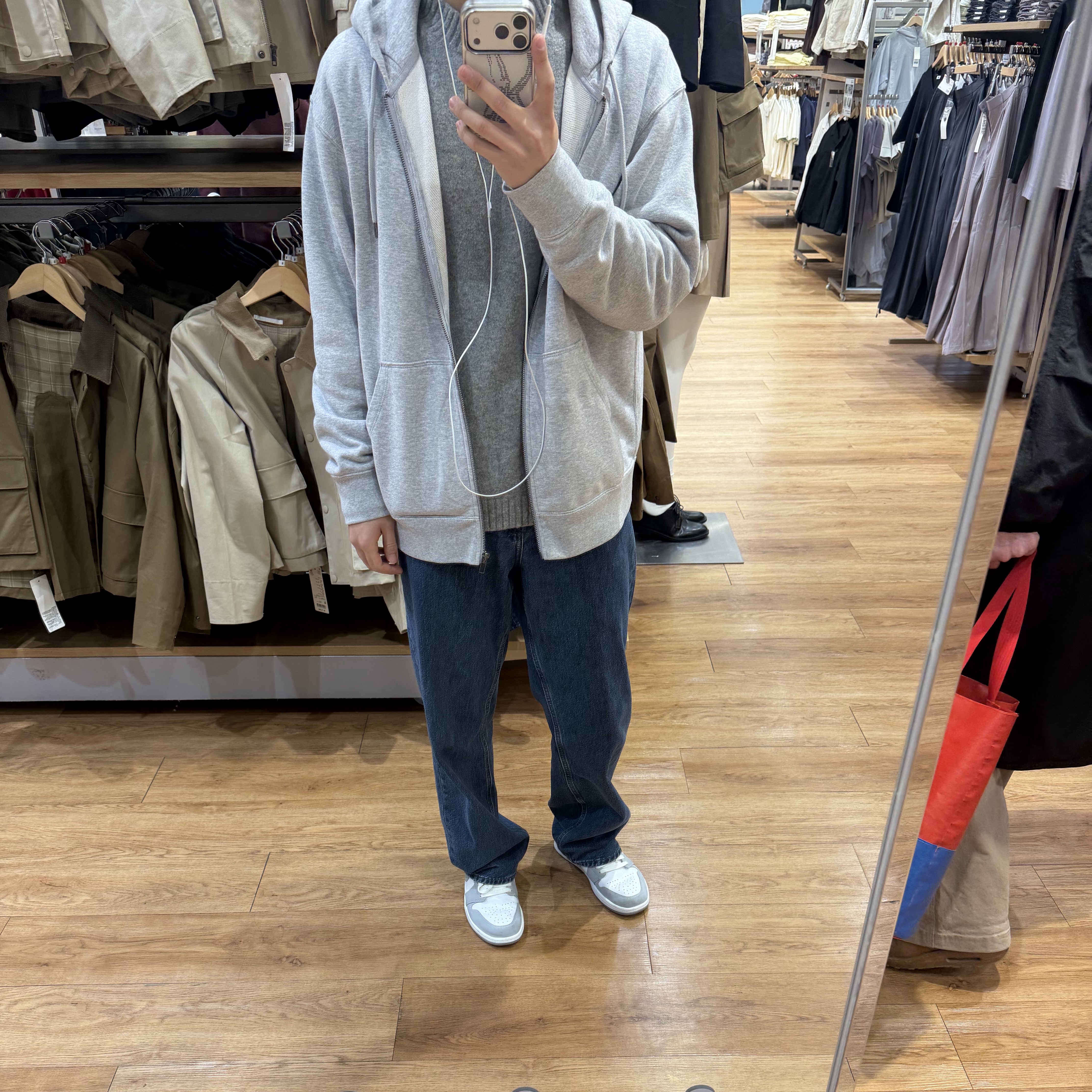 Uniqlo Sweat Full-Zip Hoodie Gray - JP, (W) Uniqlo Souffle Yarn Crewneck Sweater Light Gray - JP 착용 스타일