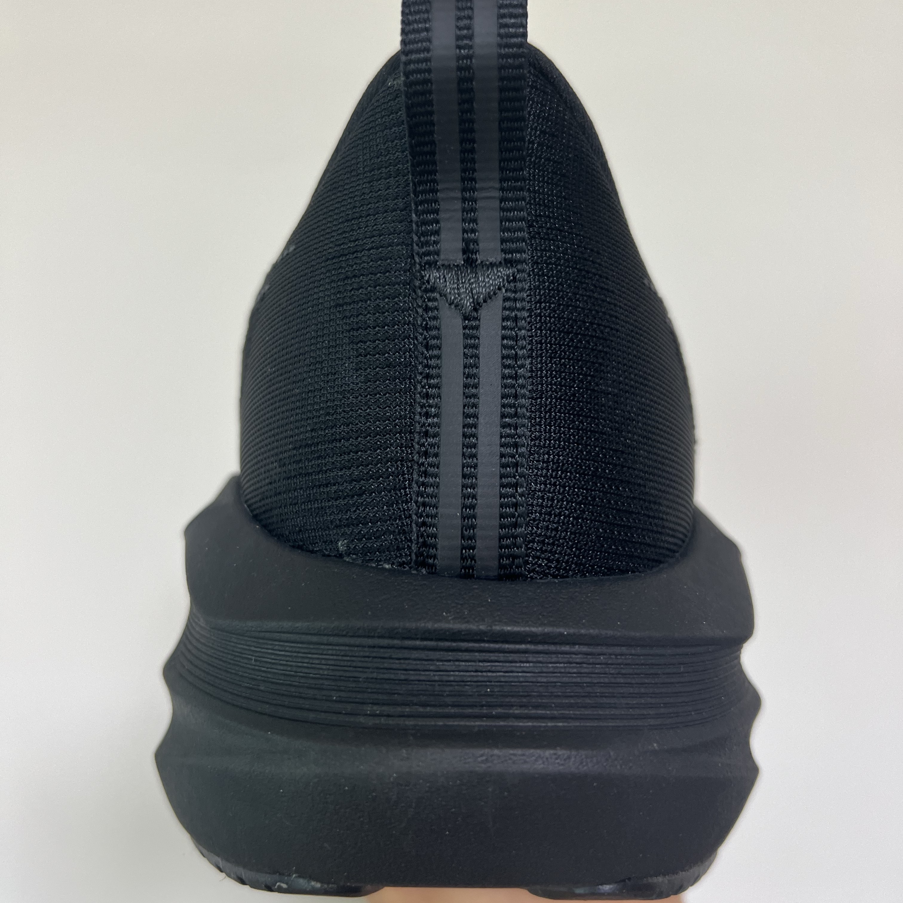 Asics Novablast 5 Black Carrier Grey 착용 스타일 - 3