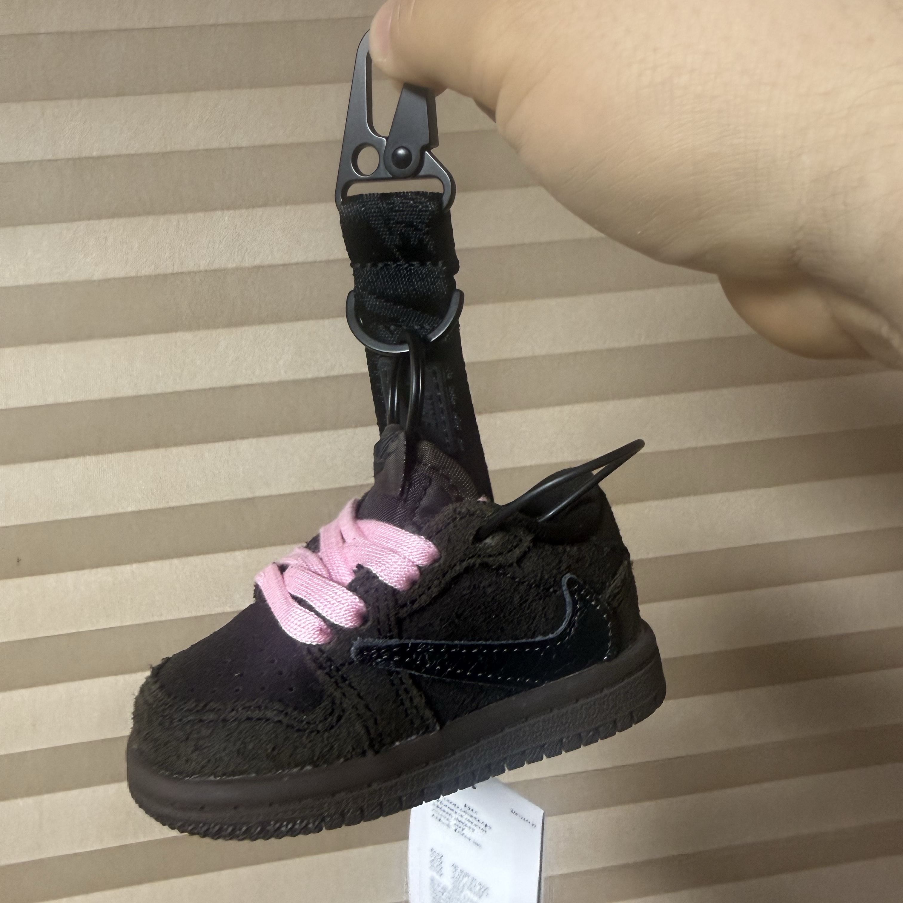 Supreme Backpack Black - 26SS, (TD) Jordan 1 x Travis Scott Retro Low OG SP Velvet Brown and Dark Mocha 착용 스타일 - 2