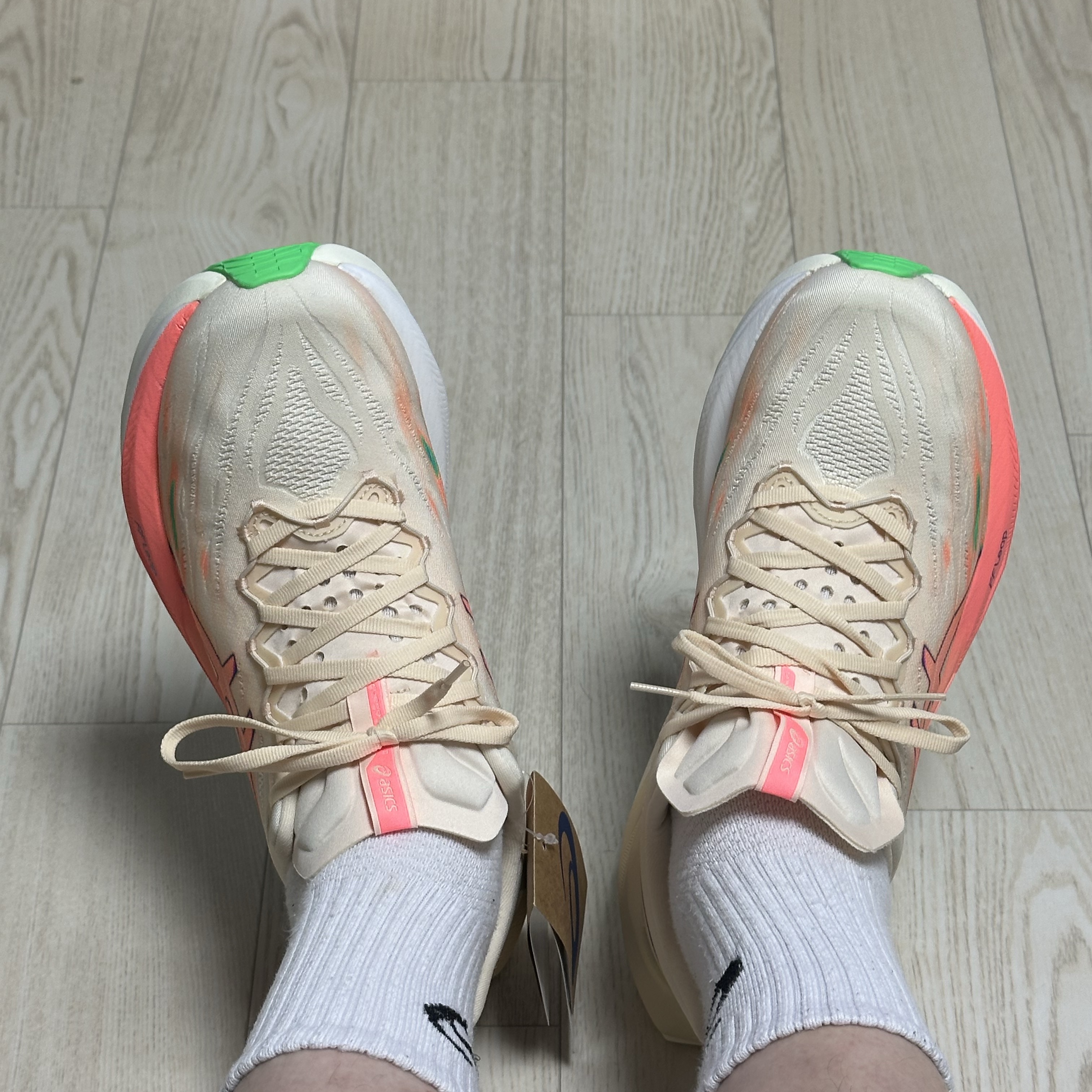 Asics Superblast 3 Seashell Sun Coral, Asics Superblast 2 Black White 착용 스타일 - 7