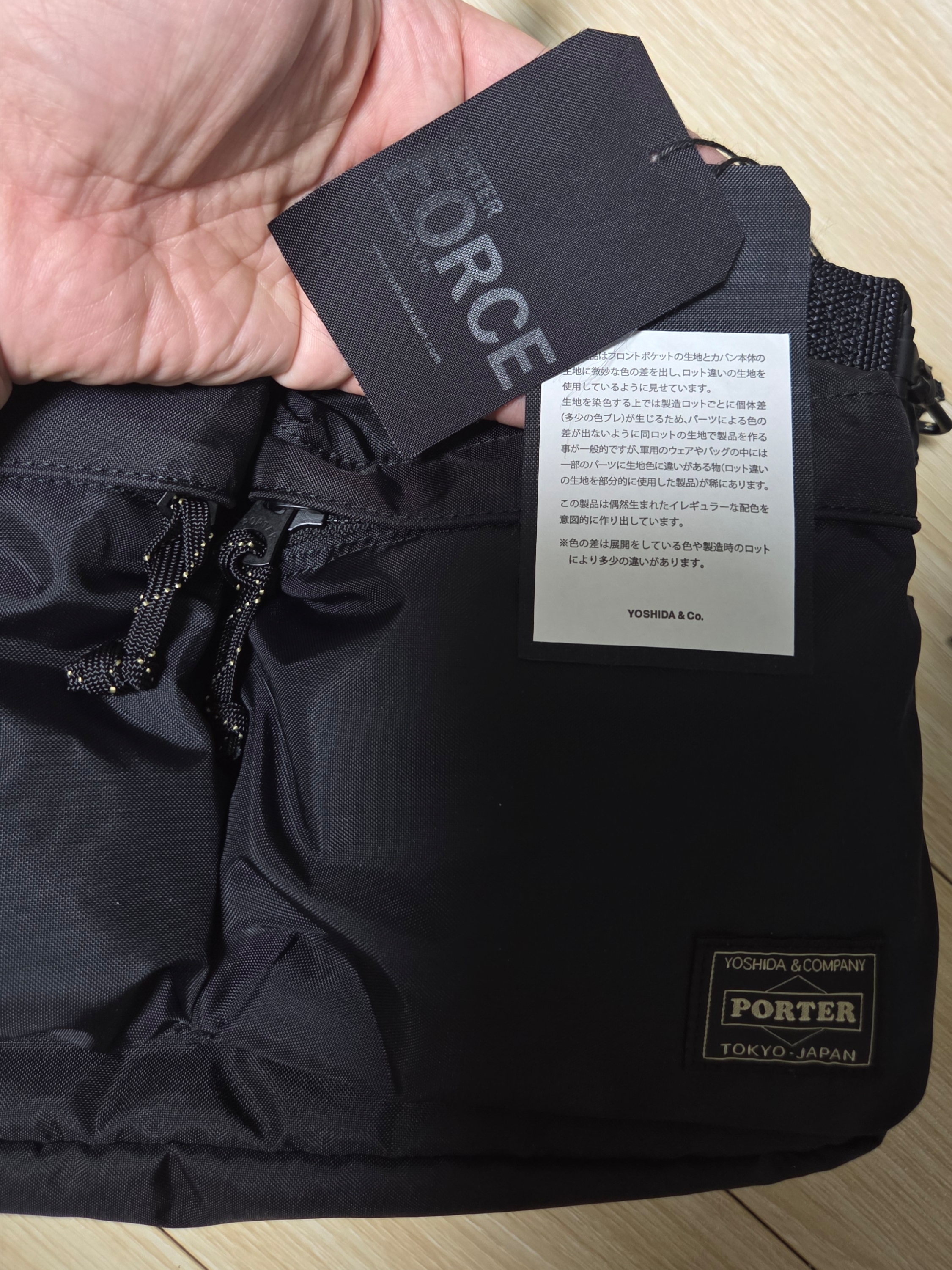 Porter Force Shoulder Bag S Black 착용 스타일 - 2