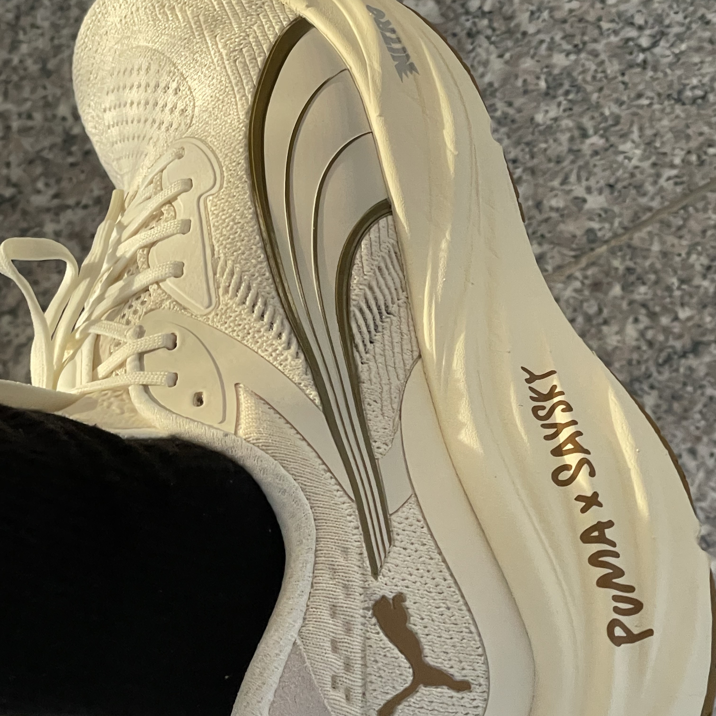 Puma x SAYSKY Magnify Nitro 3 Warm White Honey Butter 착용 스타일
