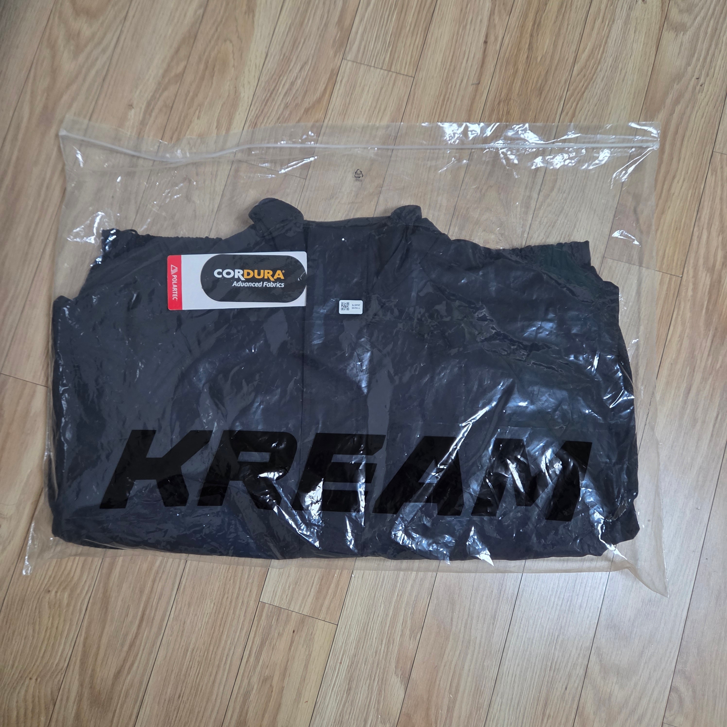 Supreme Polartec Reversible Track Jacket Black - 25FW 착용 스타일