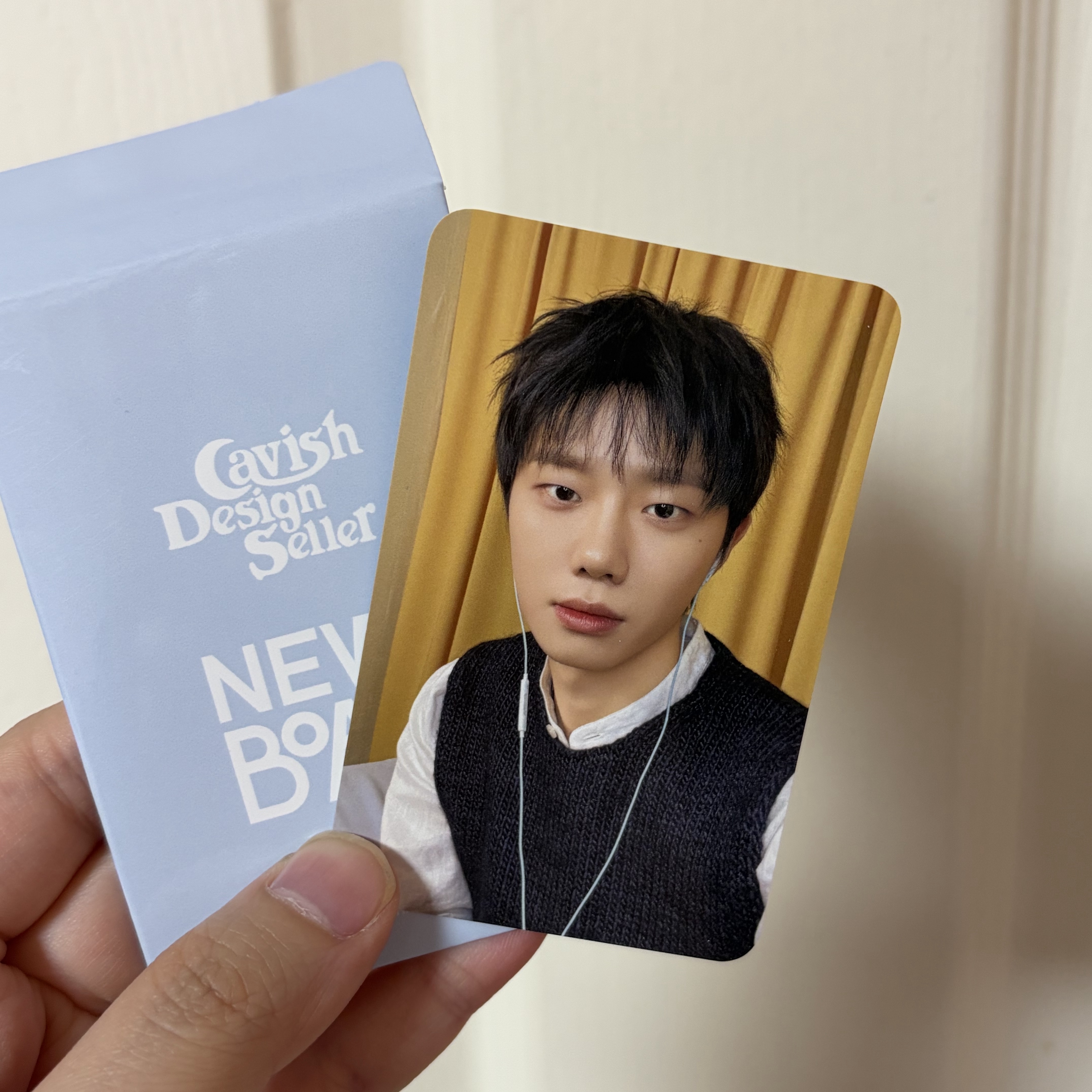 [KREAM 단독] CAVISH x Ha Hyun Sang Star Wired Earphones Blue (USB-C) 착용 스타일 - 3