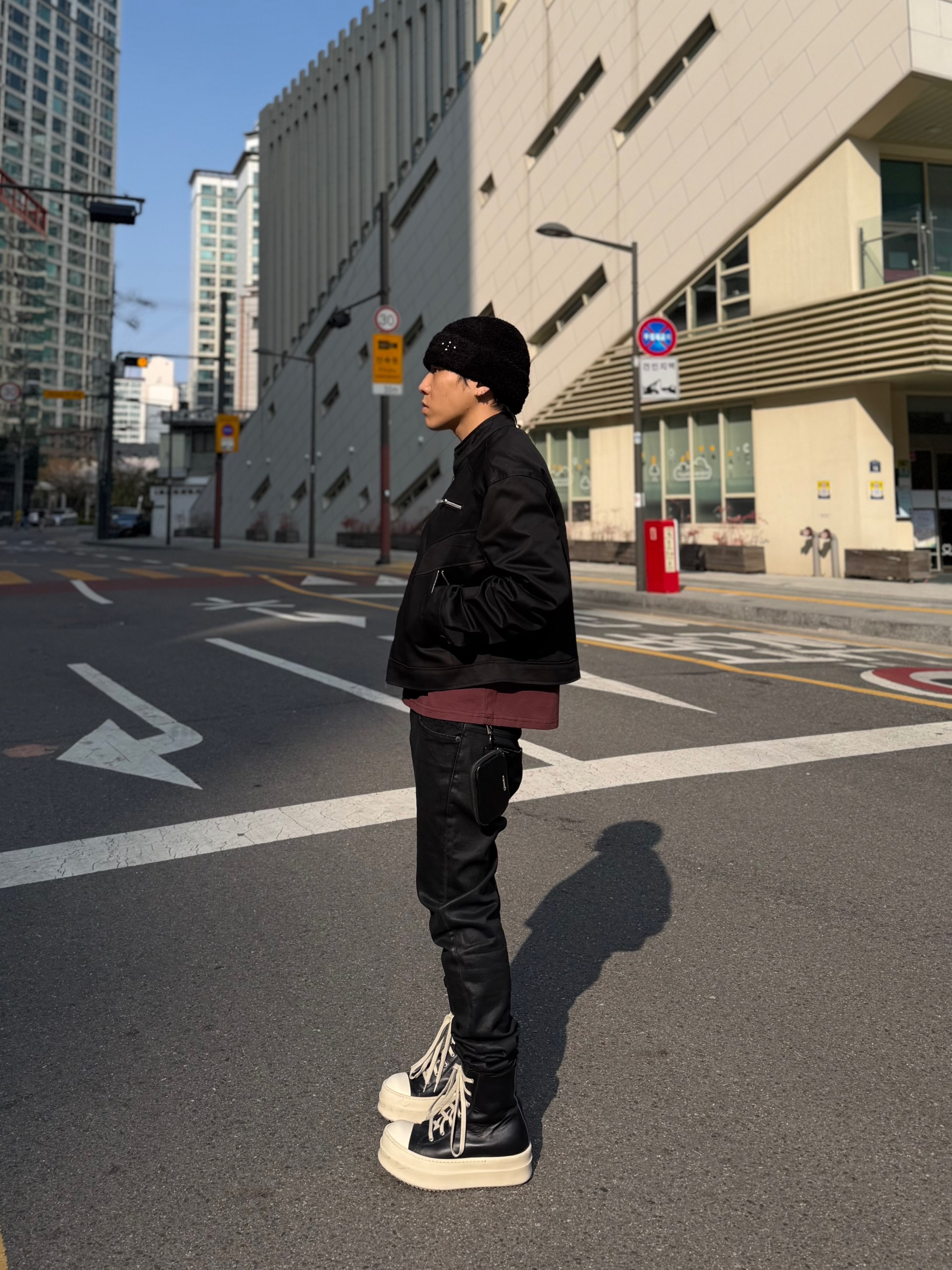 Rick Owens Mega Bumper Sneakers Black Milk 착용 스타일 - 4