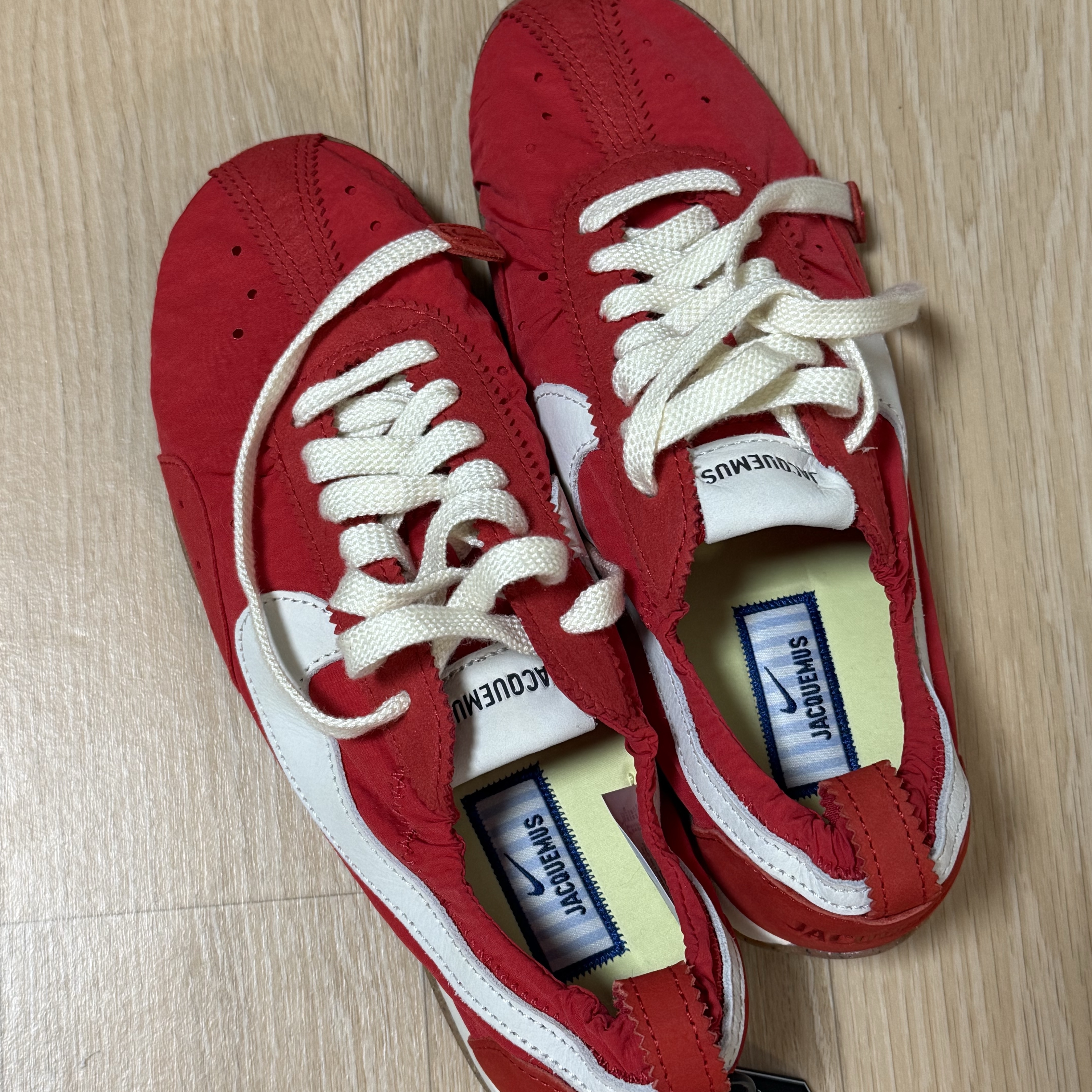 Nike x Jacquemus Moon Shoe SP University Red and Bicycle Yellow 착용 스타일 - 2