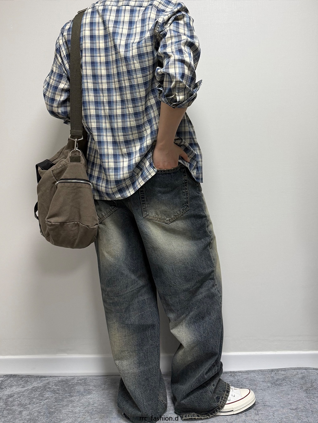 Undermycar Mu.26 Anti Fxxking Logo Play Brush Washed Wide Jeans Oil Blue 착용 스타일 - 2