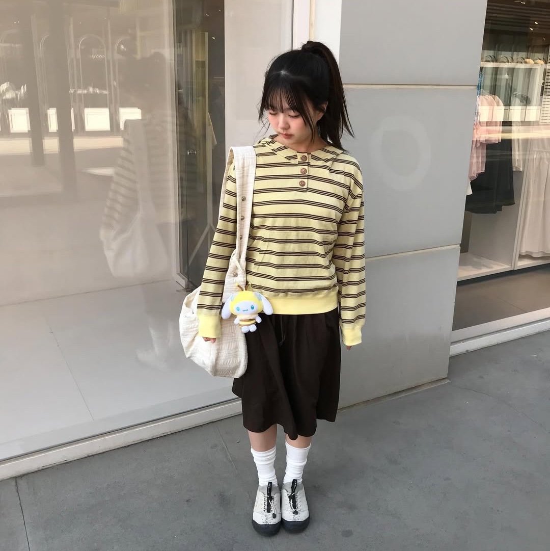 MAINBOOTH Cookie Stripe Hood T-shirt YELLOW 착용 스타일 - 6