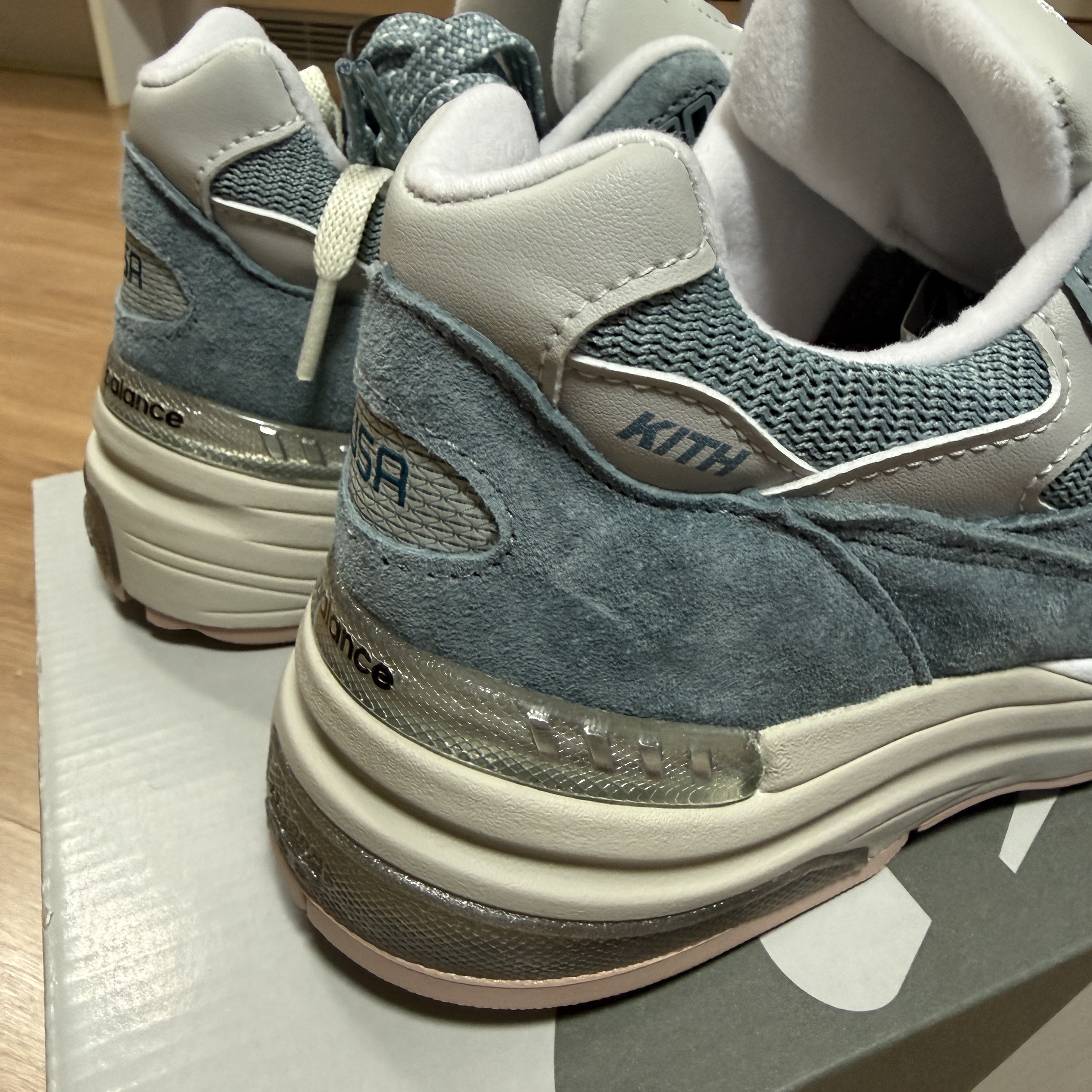 New Balance x Kith 992 Made in USA Aegean Blue Oyster 착용 스타일 - 7