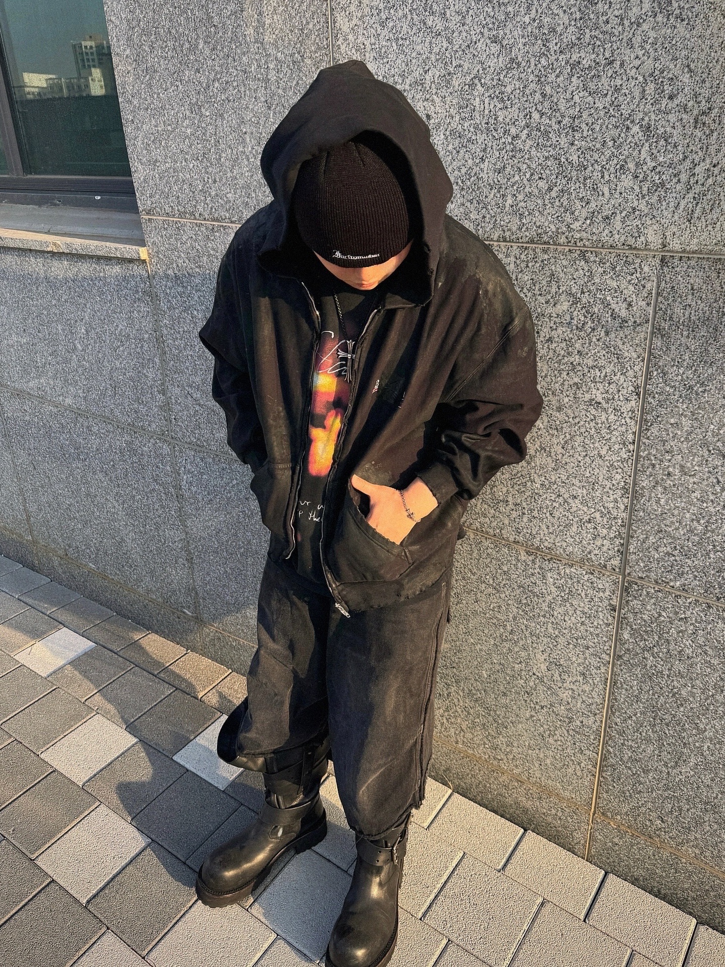 [더블적립]Farfromwhat Far Gothic Logo Beanie, Balenciaga Venom High Boot Black 착용 스타일 - 1