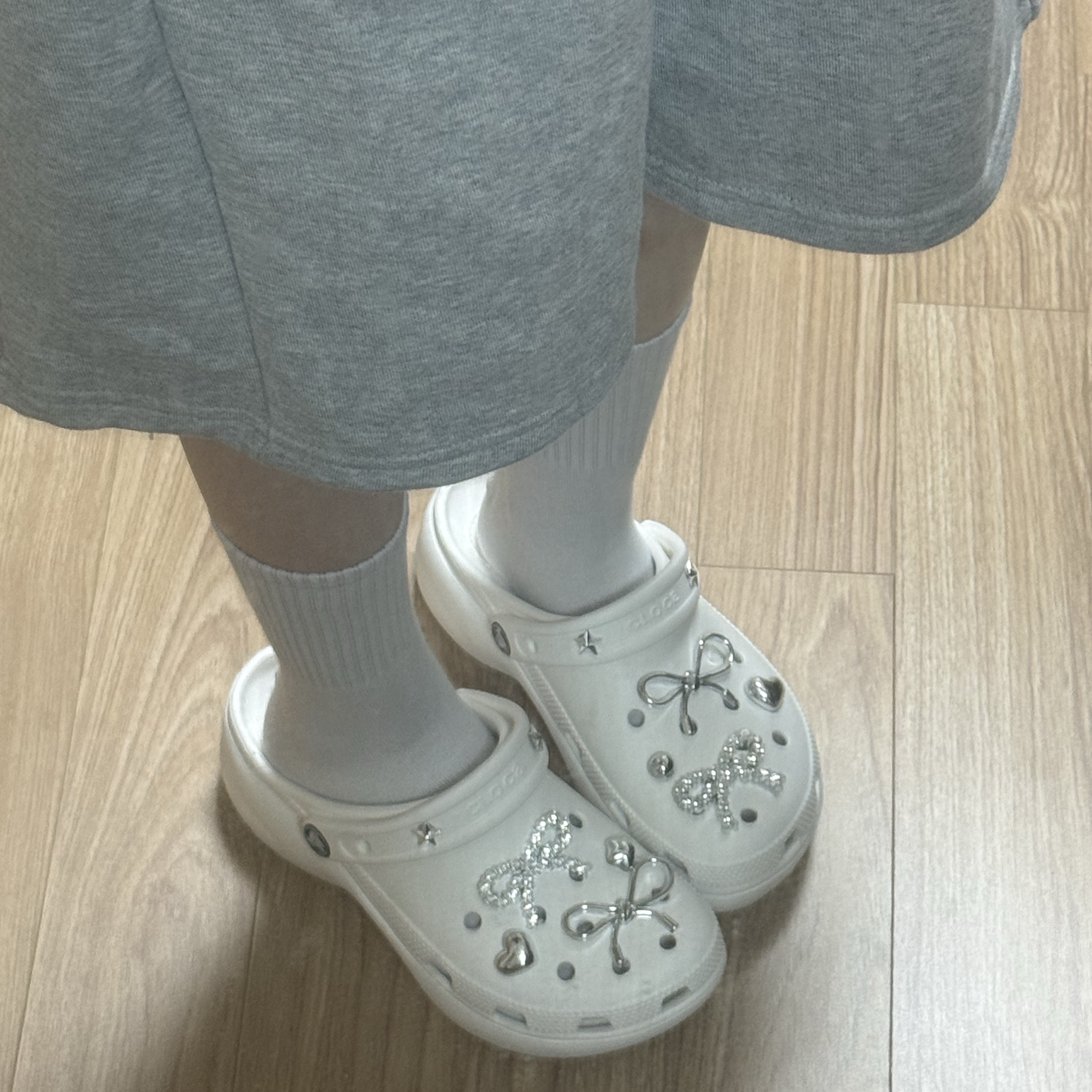 (W) Crocs Classic Platform Clog White 착용 스타일