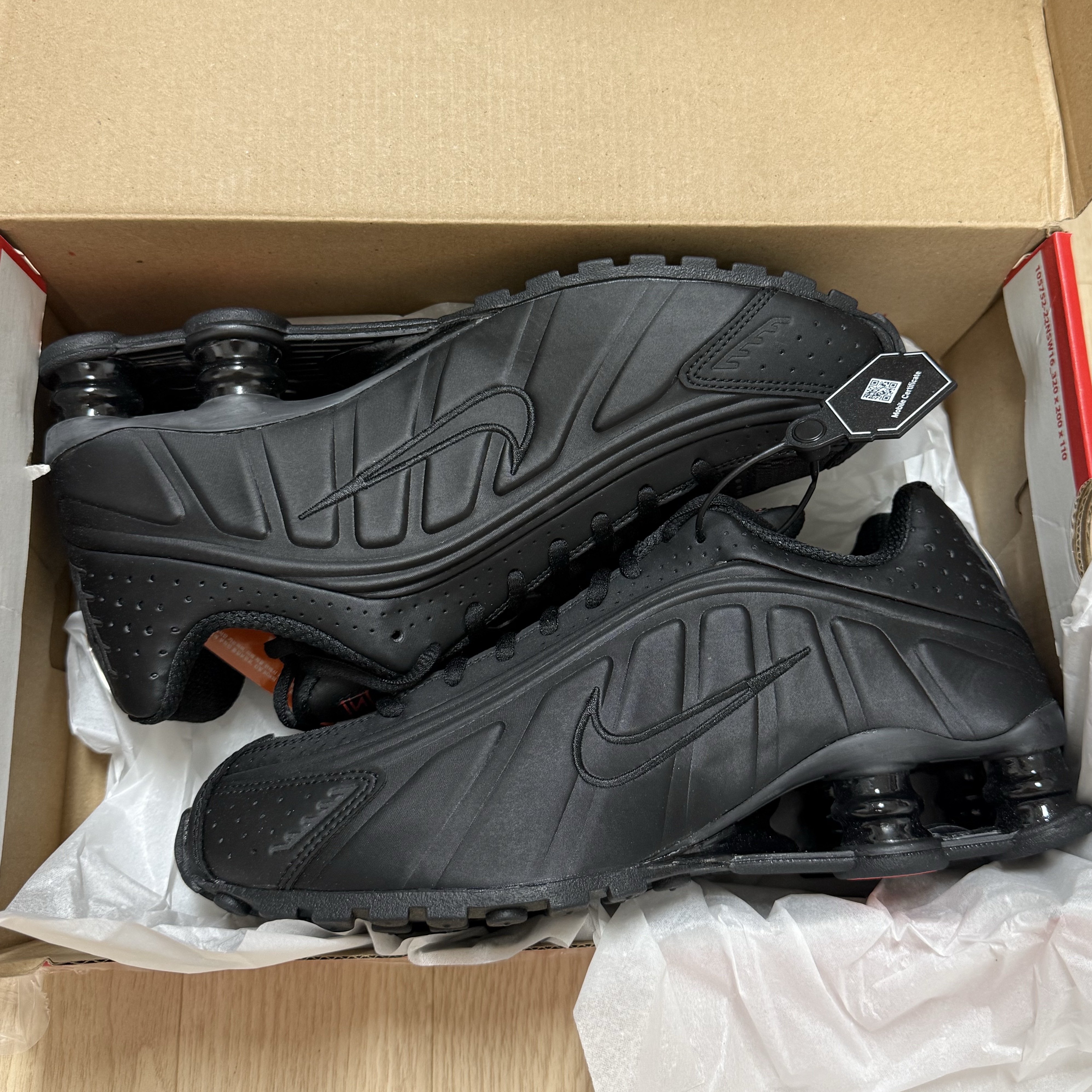 (W) Nike Shox R4 Black 착용 스타일 - 1