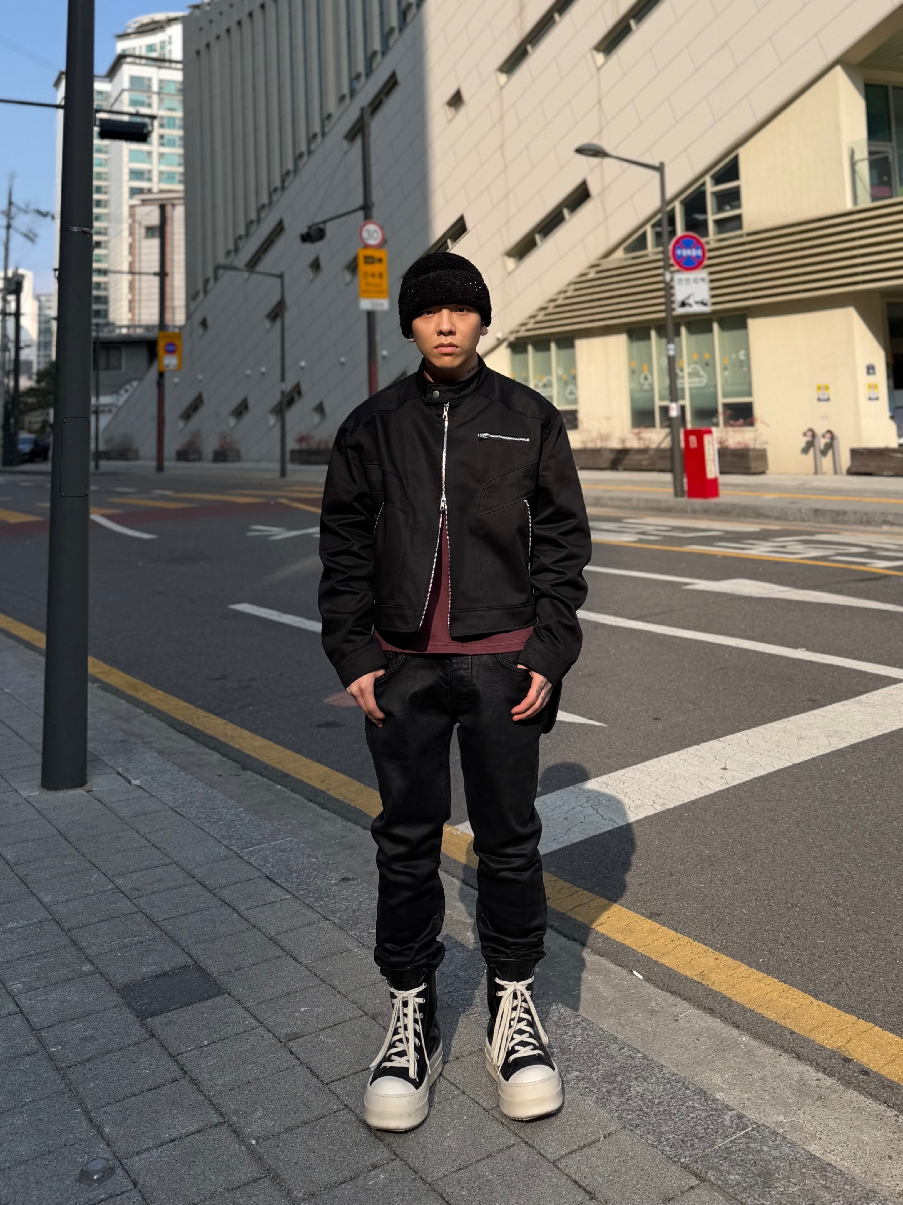 Rick Owens Mega Bumper Sneakers Black Milk 착용 스타일 - 6