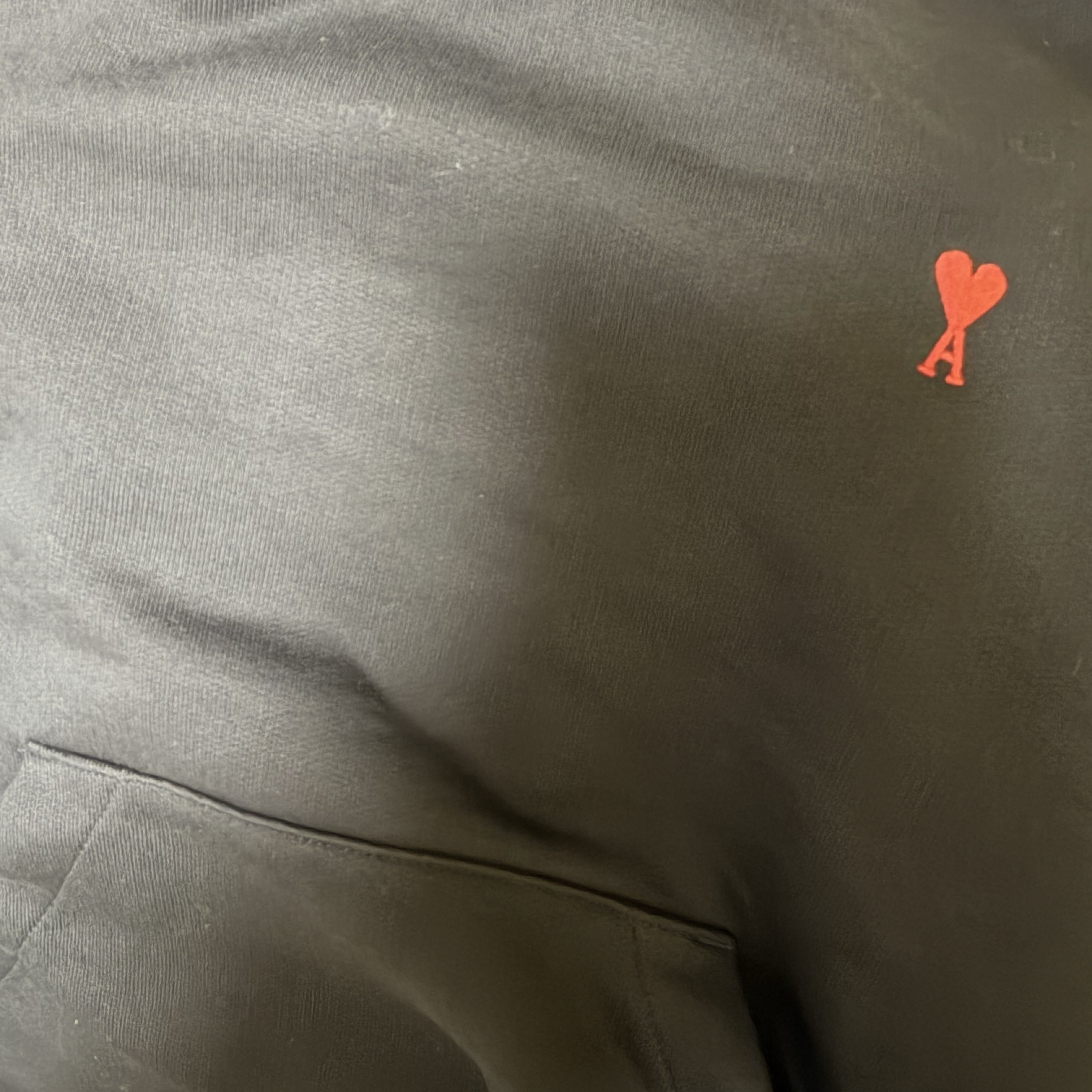 AMI de Coeur Loopback Oragnic Cotton Fleece Hoodie Black 착용 스타일