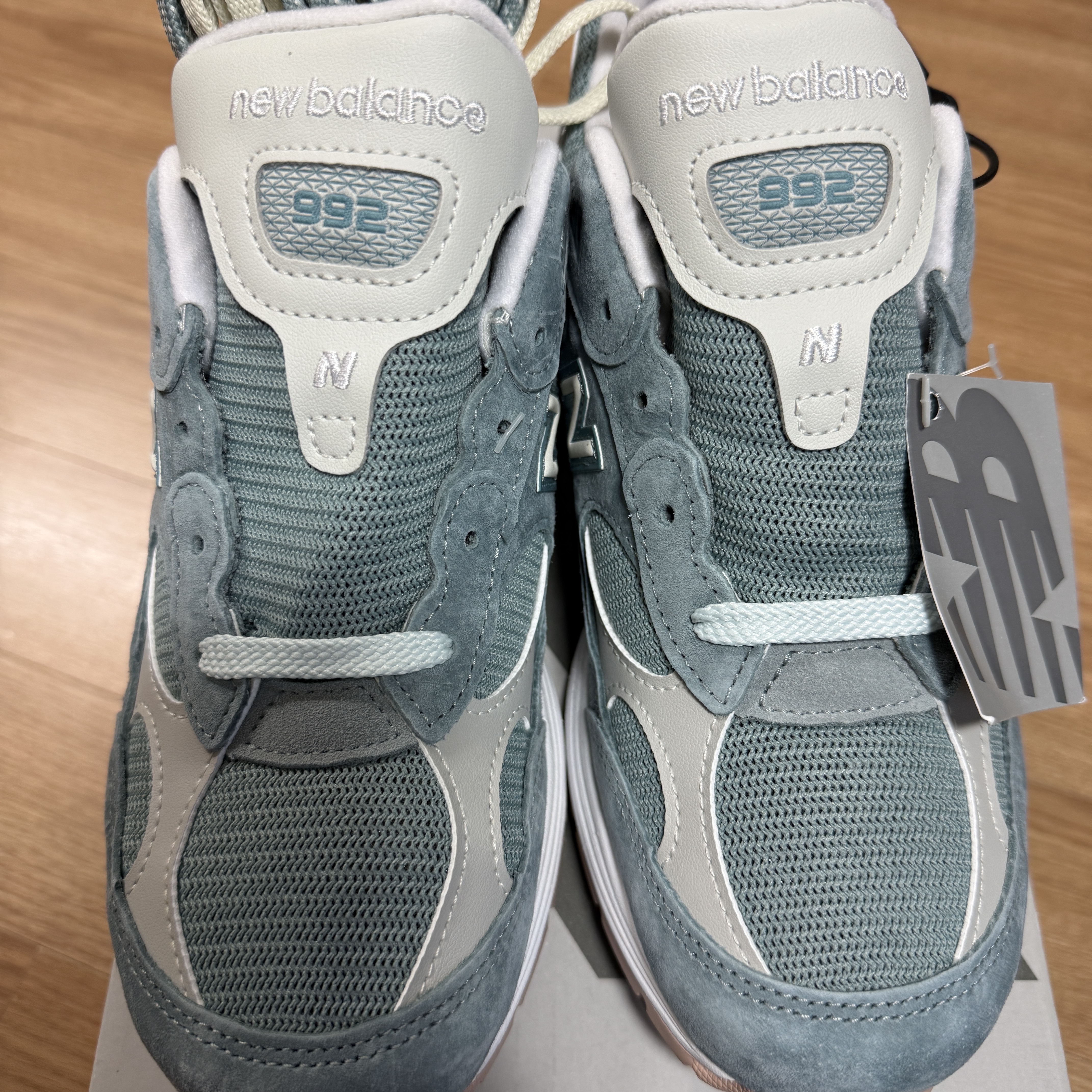 New Balance x Kith 992 Made in USA Aegean Blue Oyster 착용 스타일 - 3