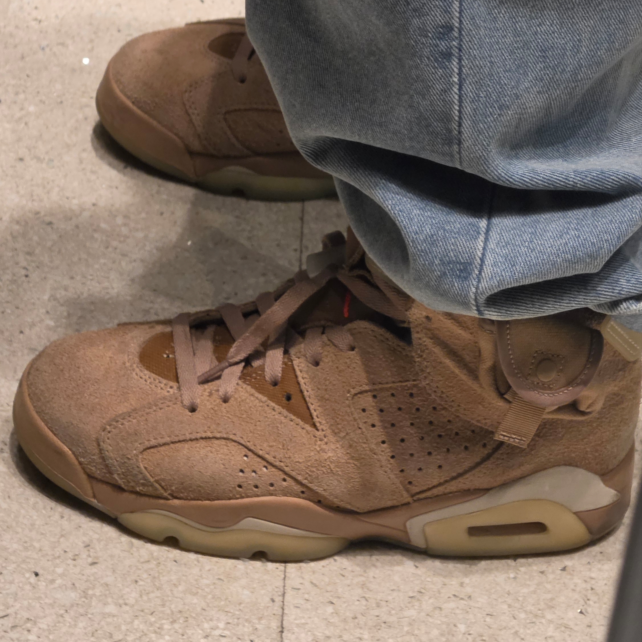 Jordan 6 x Travis Scott Retro SP British Khaki 착용 스타일 - 2