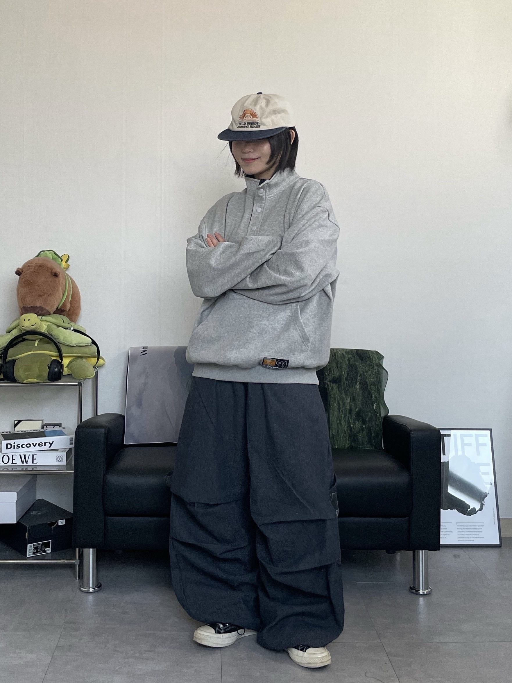 Hello Sunrise 90s Logo 6Panel Cap Beige & Navy, Hello Sunrise Washed HS Arch Logo 6Panel Cap Navy & Orange 착용 스타일 - 4