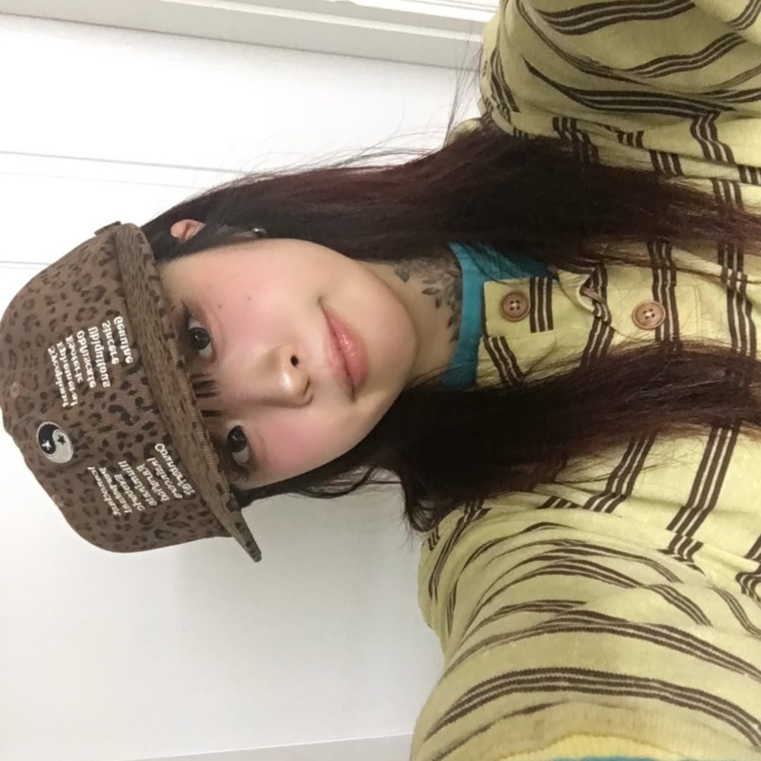 MAINBOOTH Cookie Stripe Hood T-shirt YELLOW 착용 스타일 - 6