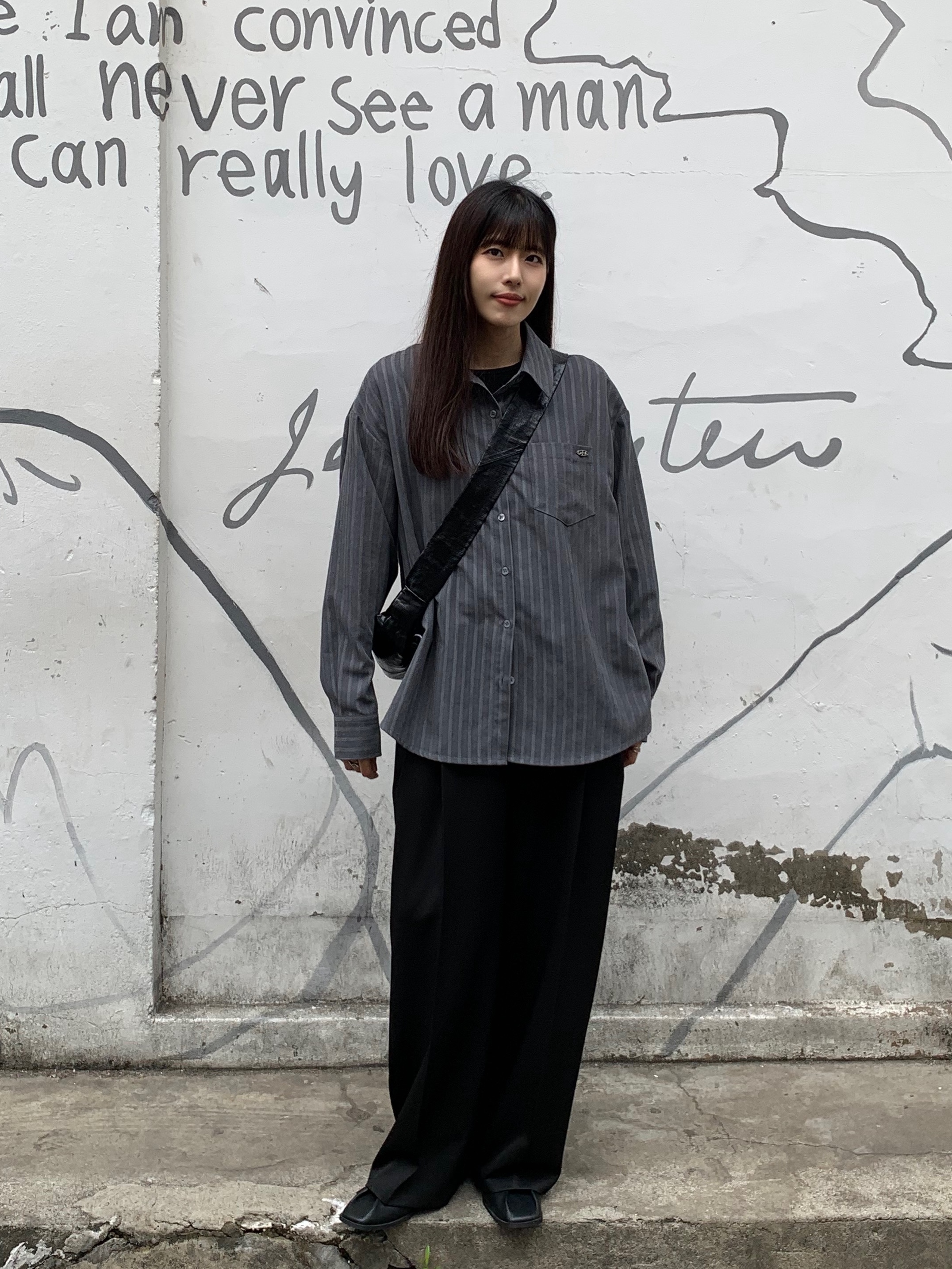 Lemaire Small Croissant Bag Coated Linen Canvas Black 착용 스타일 - 2