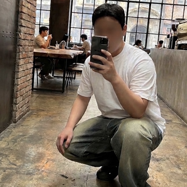 Undermycar Mu.26 Anti Fxxking Logo Play Brush Washed Wide Jeans Oil Blue 착용 스타일 - 3