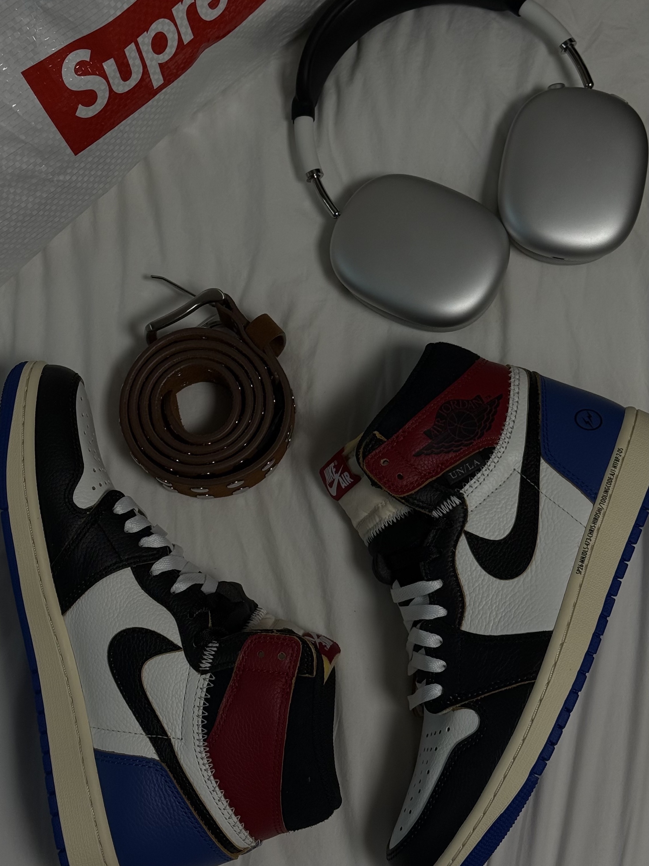Jordan 1 x Fragment x Union LA Black and Varsity Red 착용 스타일 - 2