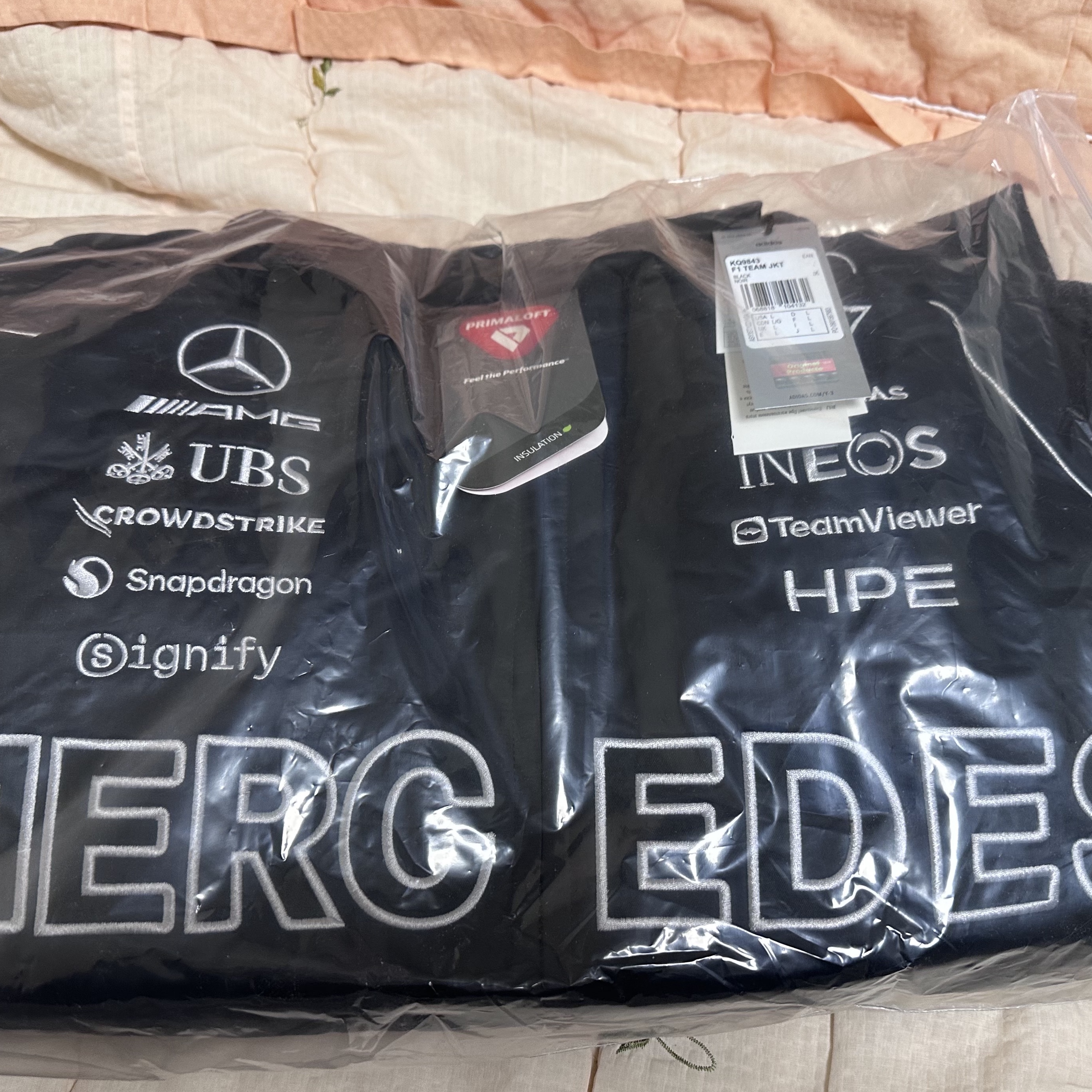 Mercedes AMG Petronas x Y-3 F1 Team Silver Arrow Mercedes Team Jacket Black 착용 스타일