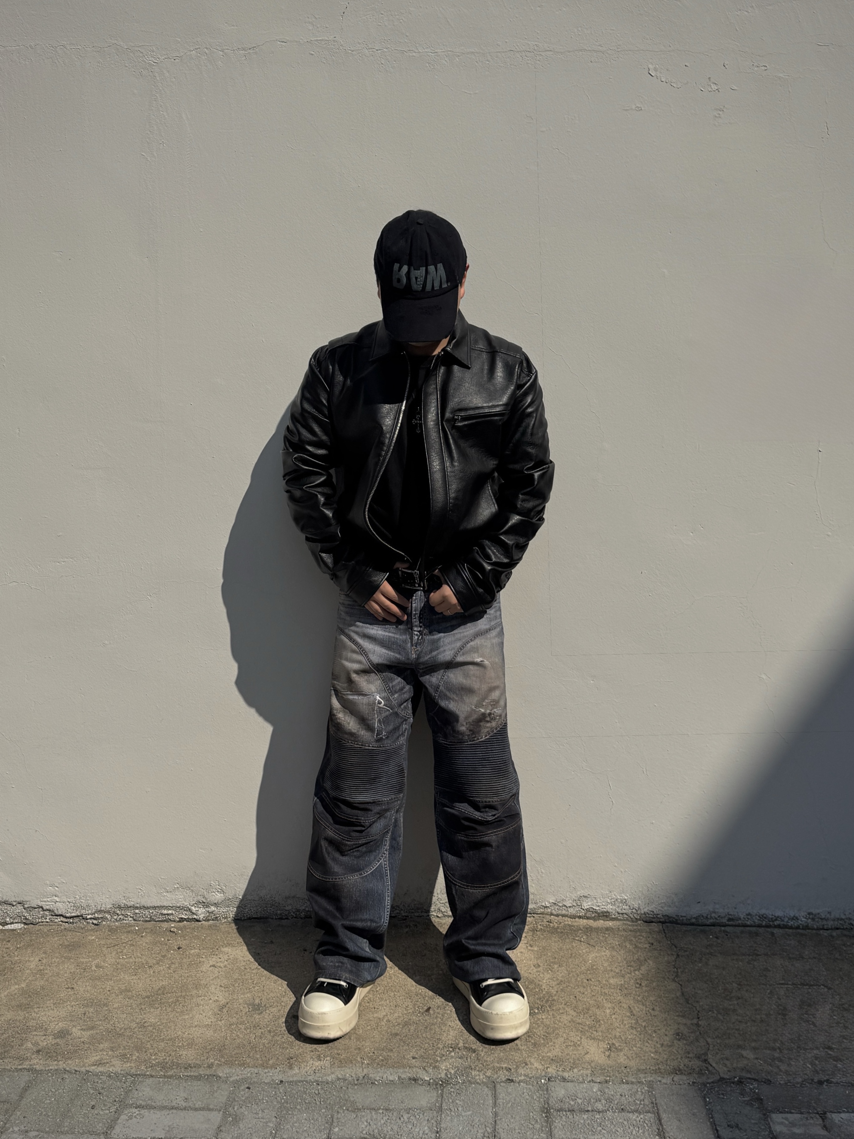 Rick Owens Mega Bumper Sneakers Black Milk 착용 스타일