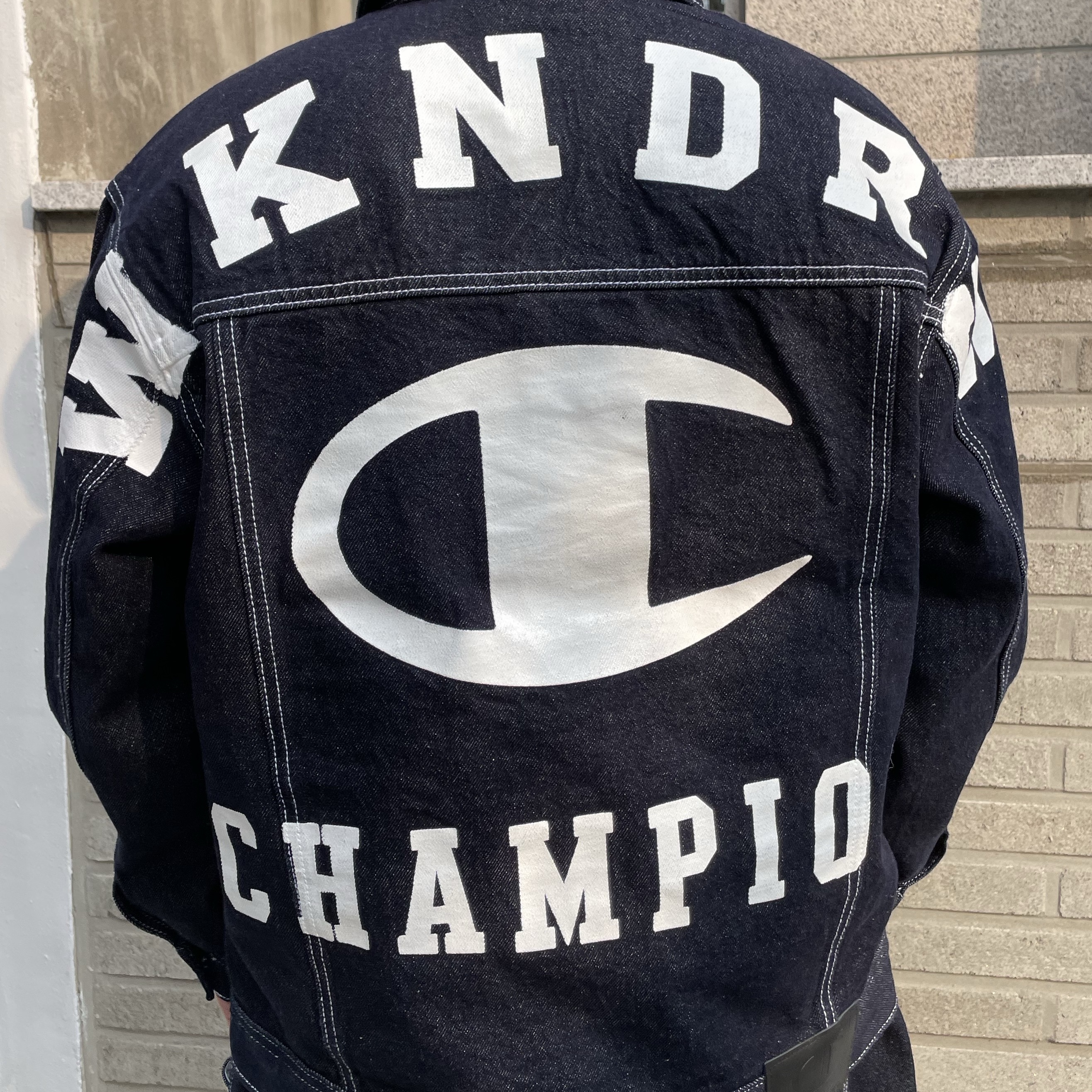 WKNDRS x Champion Denim Trucker Jacket D.Blue, WKNDRS x Champion Denim Shorts Dark BLUE 착용 스타일 - 3