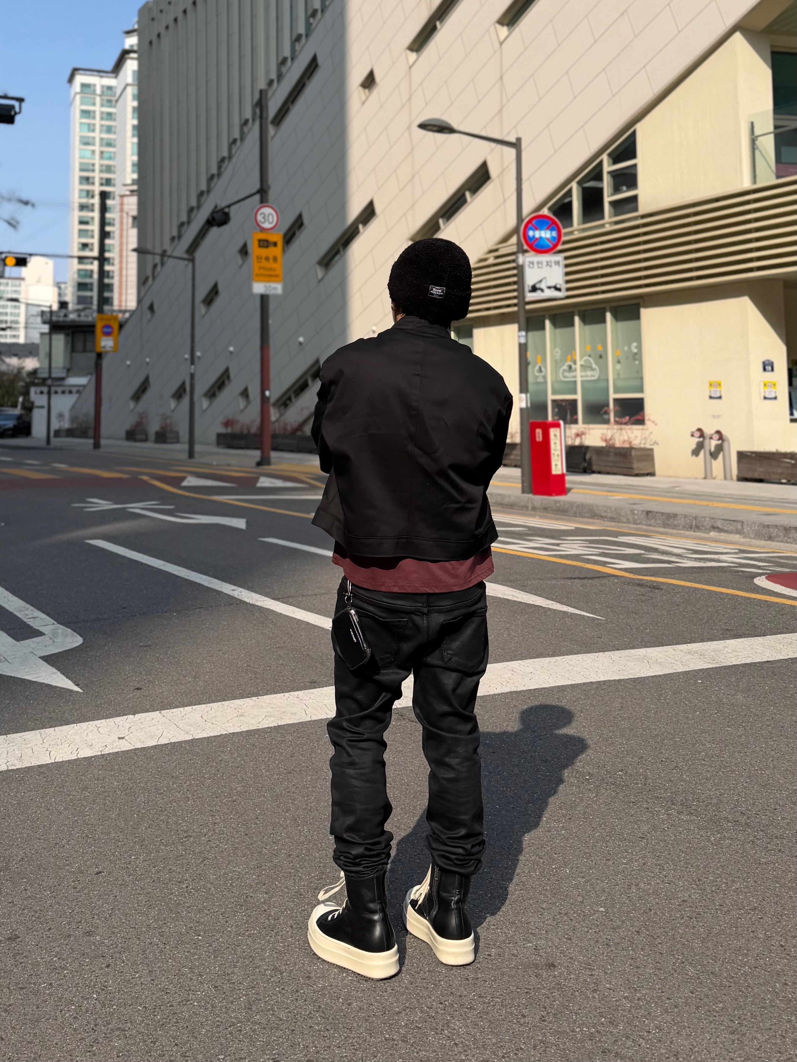 Rick Owens Mega Bumper Sneakers Black Milk 착용 스타일 - 3