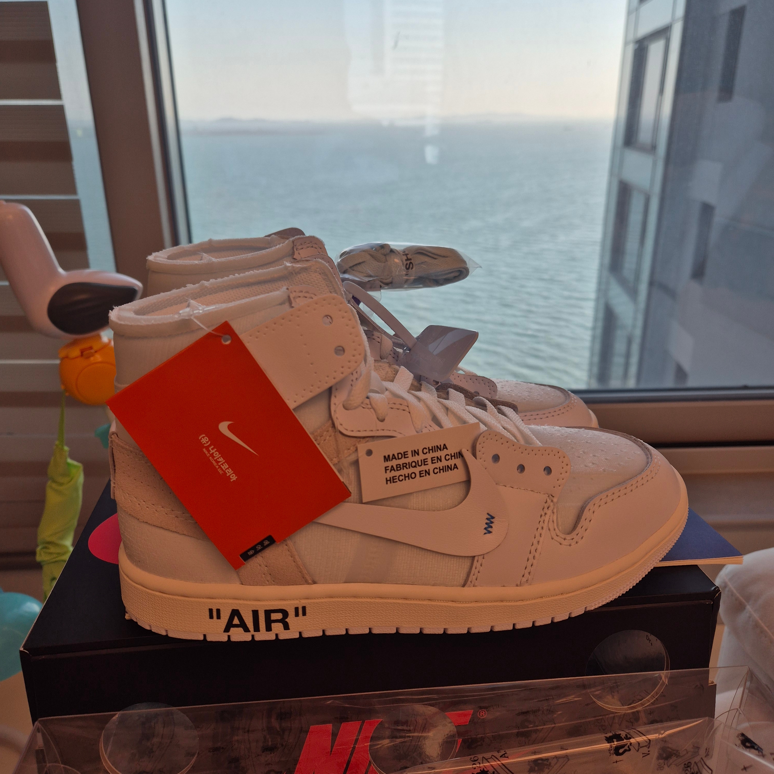 Jordan 1 x Virgil Abloh Archive Retro High Alaska White 착용 스타일 - 5