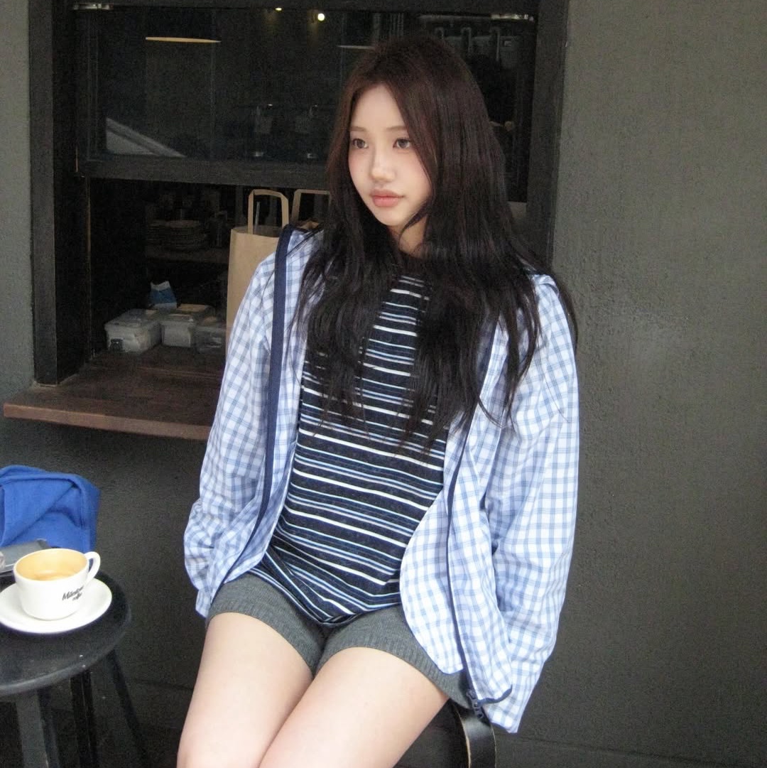 SPORT CHAMBER SC Transition T-shirt NAVY, SPORT CHAMBER SC Square Check Windbreaker WHITE 착용 스타일 - 2