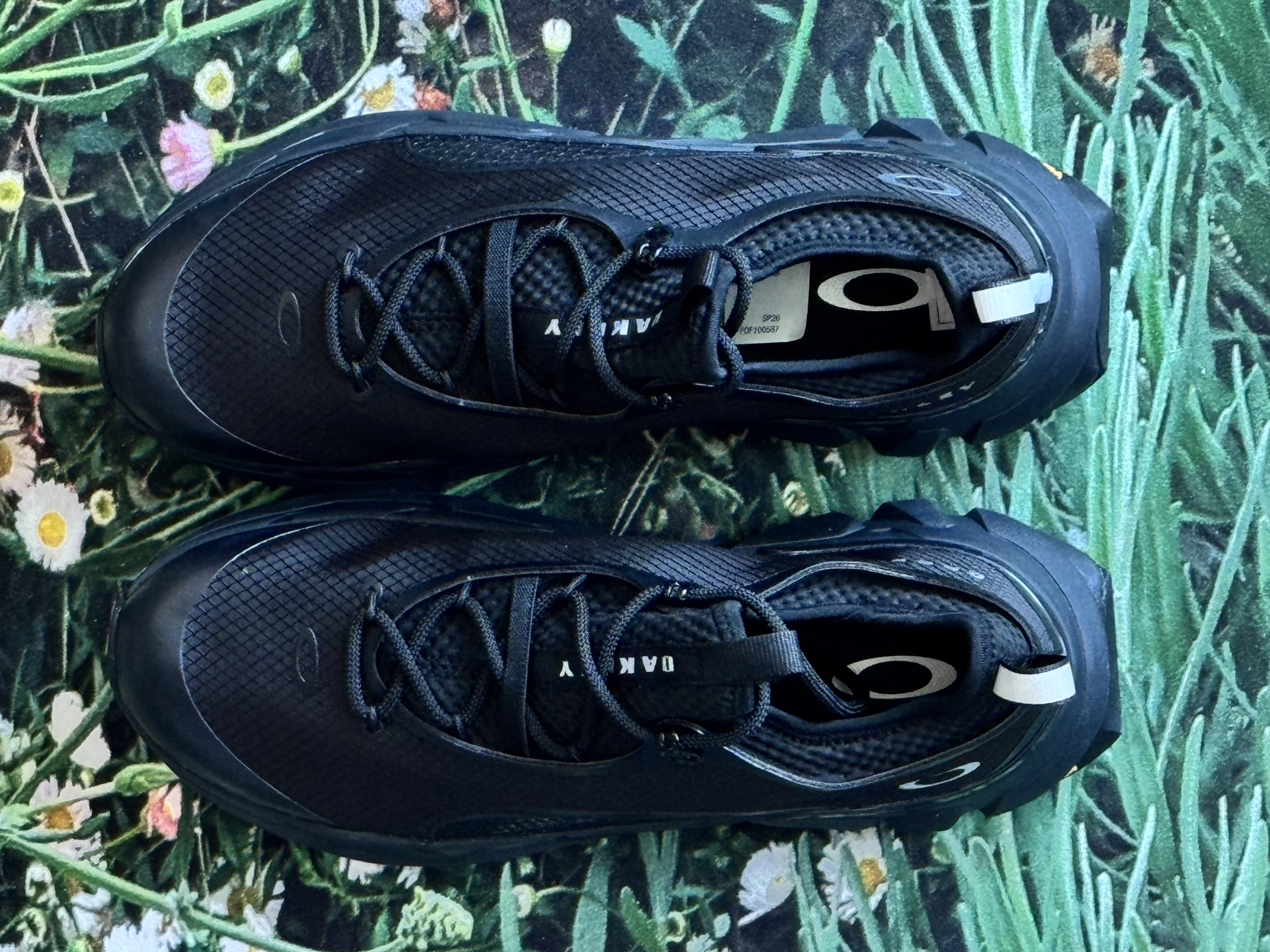 Oakley Light Shield Triple Black, Oakley O Bark 2.0 T-Shirt Blackout 착용 스타일 - 1