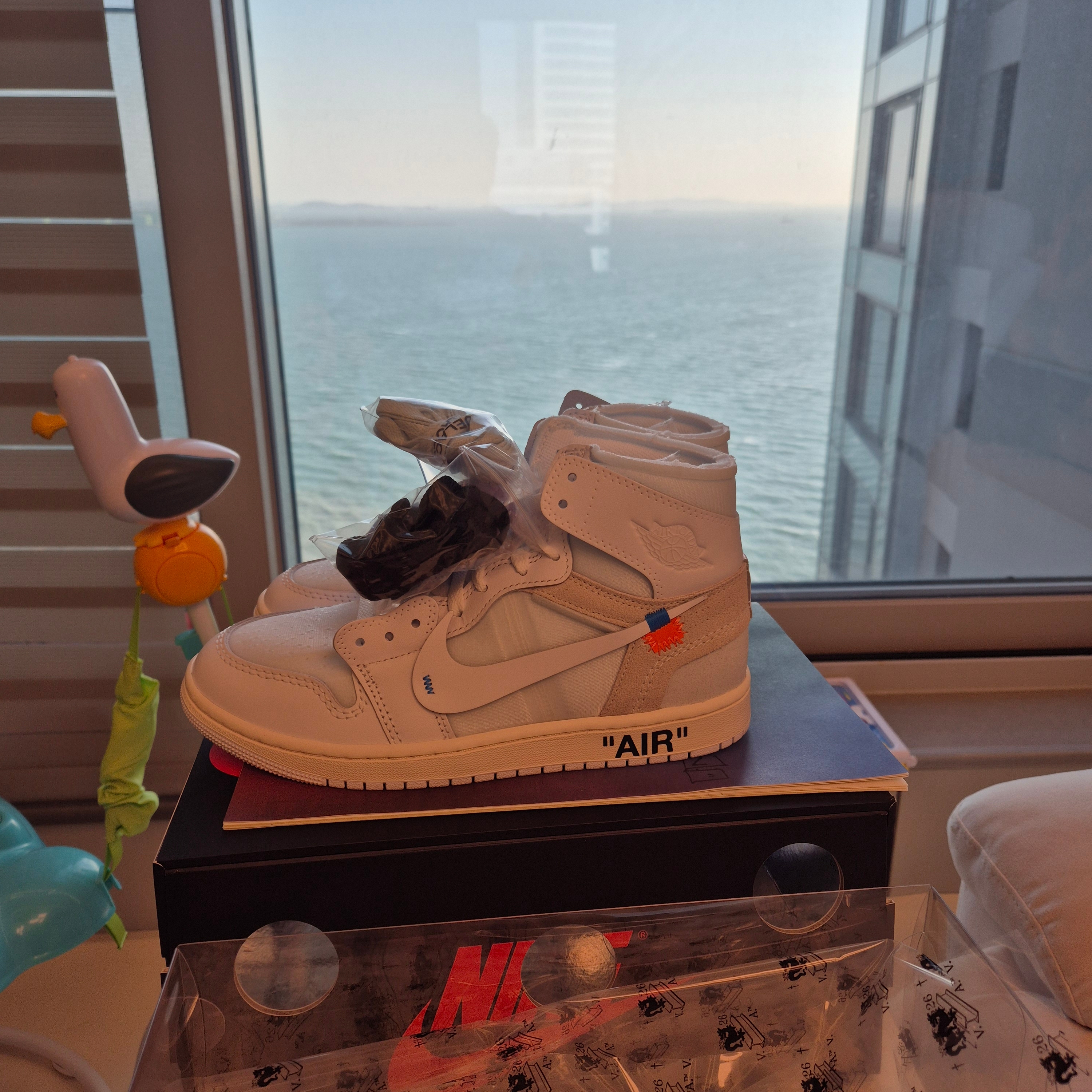 Jordan 1 x Virgil Abloh Archive Retro High Alaska White 착용 스타일 - 3