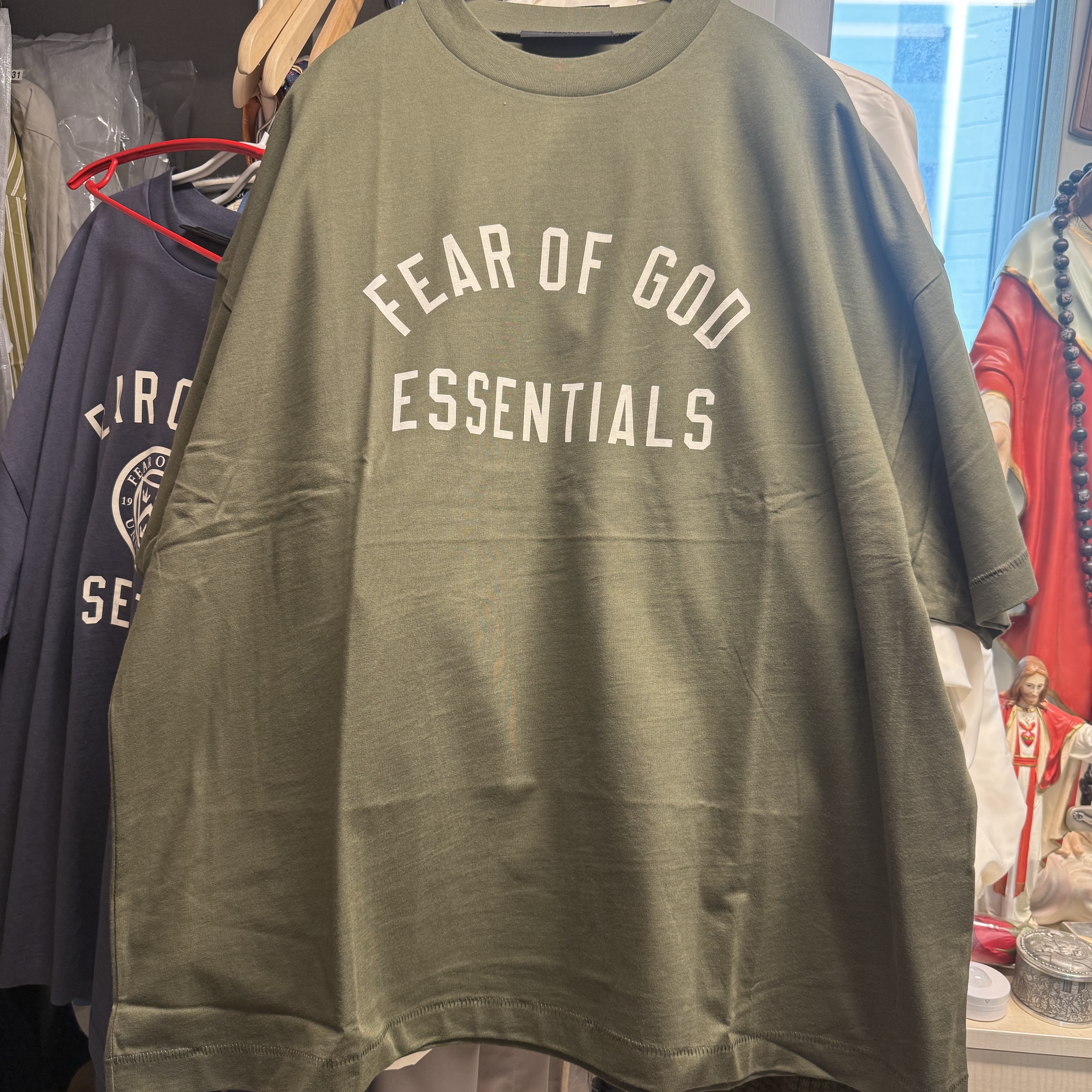 Essentials Jersey Crewneck Tee Military - 24FW 착용 스타일