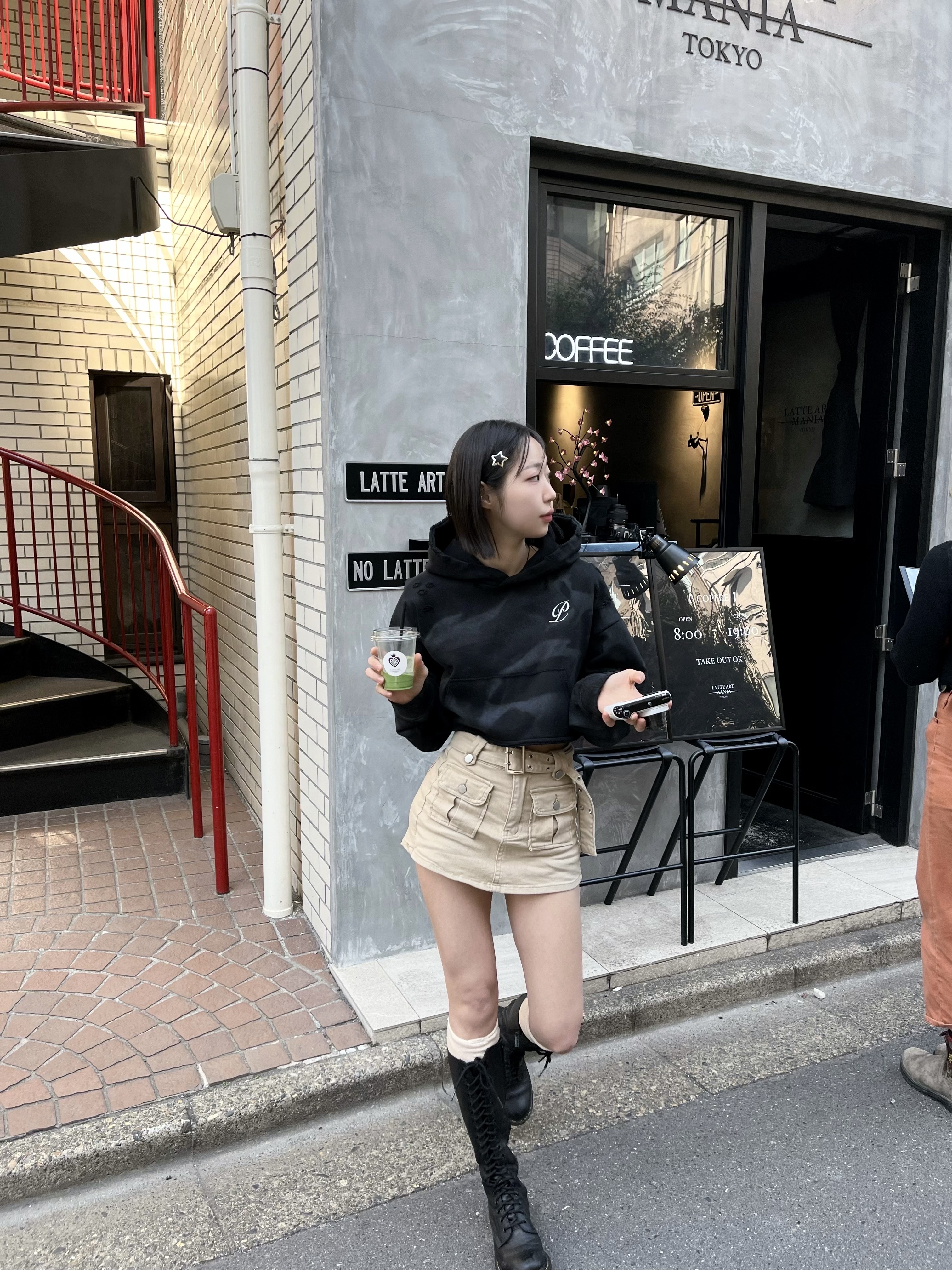 (W) Dr. Martens 1B60 Bex Boots Black 착용 스타일 - 3