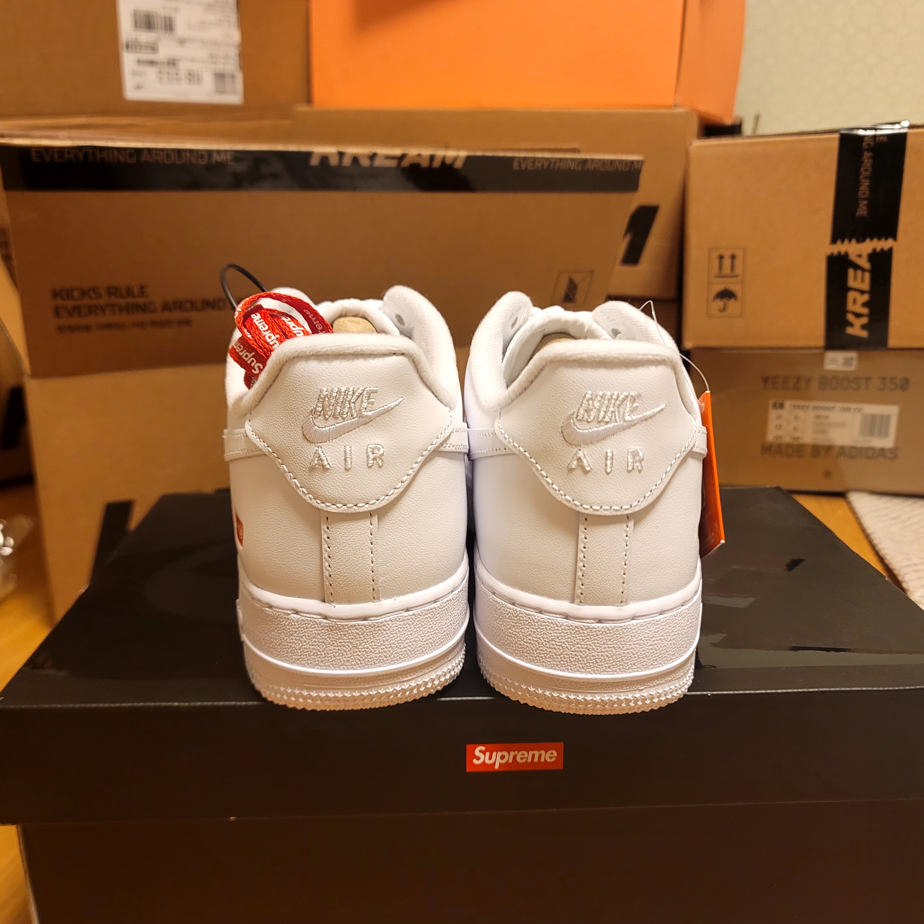 Nike x Supreme Air Force 1 Low White 착용 스타일 - 5