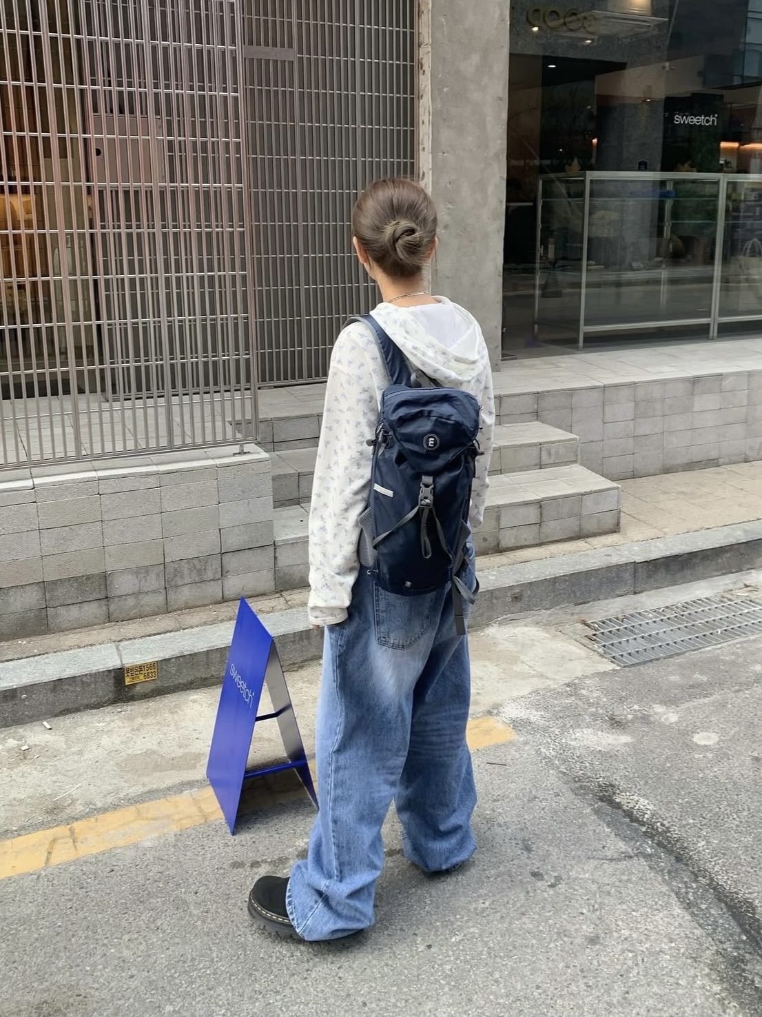 Minitmute Bask Backpack 11L Gray, Dr. Martens Zebzag Mules Black 착용 스타일 - 2