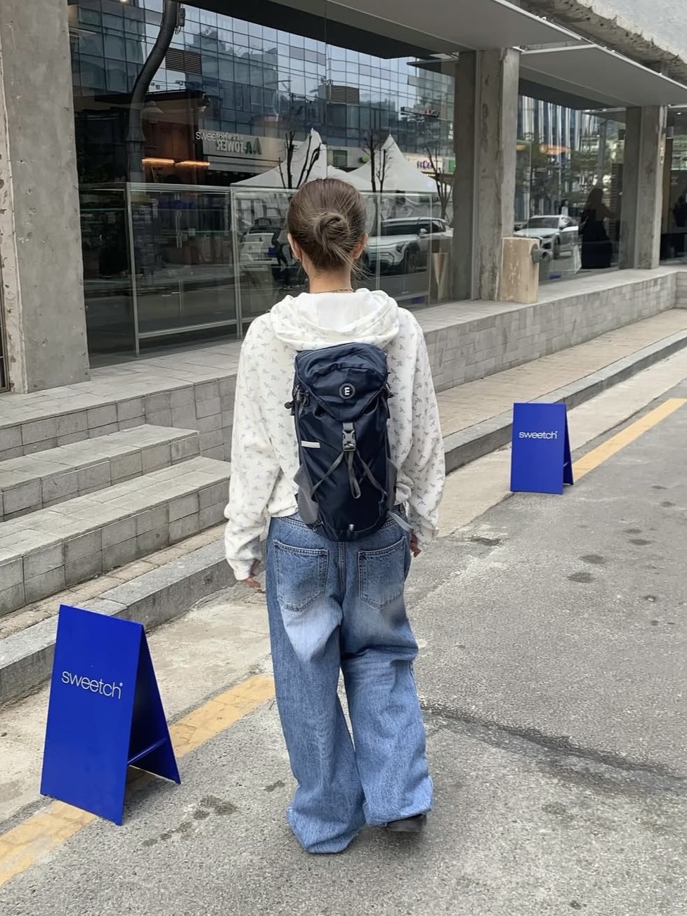 Minitmute Bask Backpack 11L Gray, Dr. Martens Zebzag Mules Black 착용 스타일 - 1