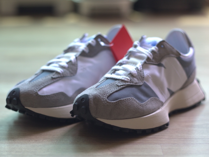 New Balance 327 Grey 착용 스타일