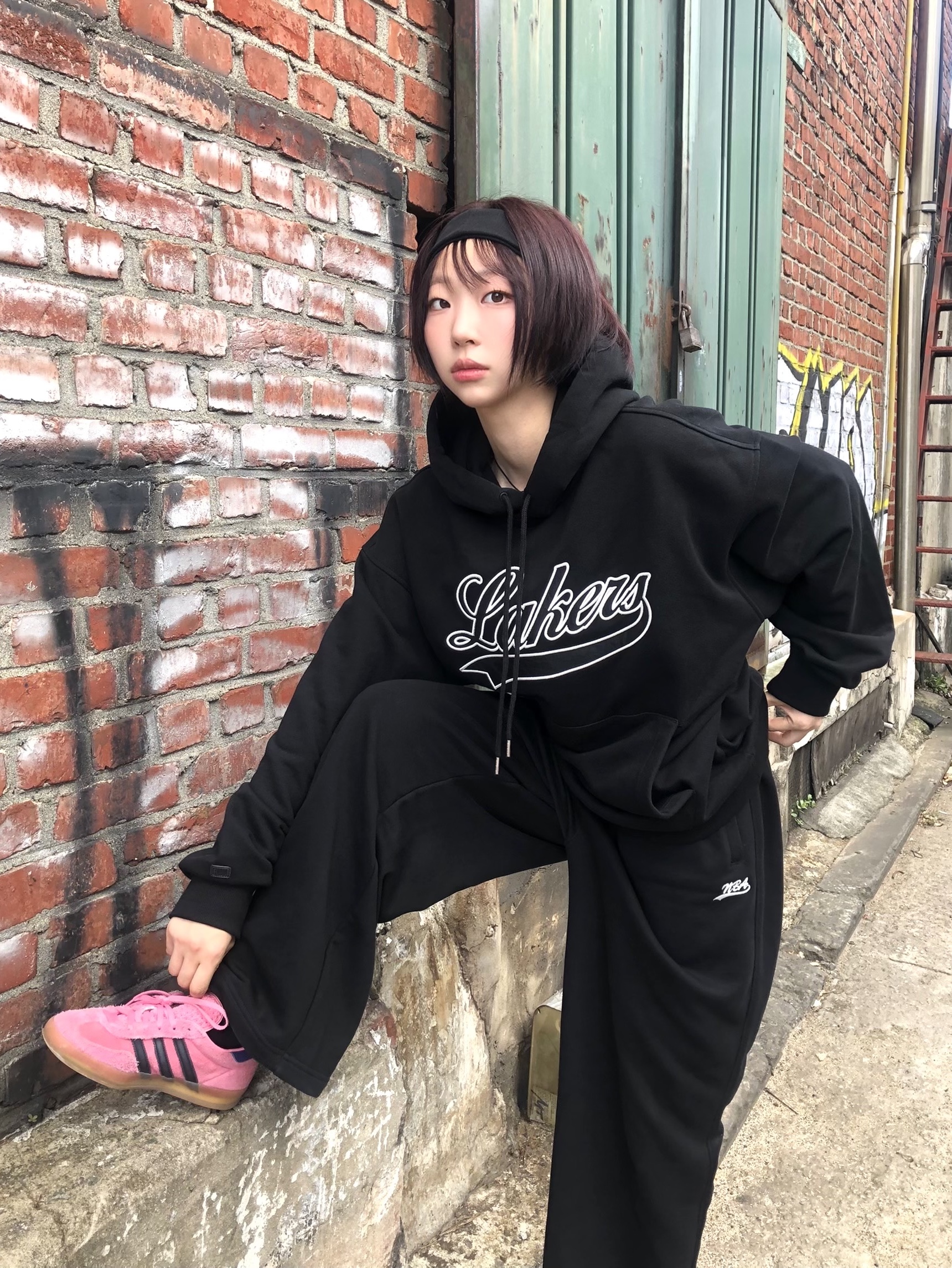 (W) Adidas Gazelle Indoor Bliss Pink 착용 스타일 - 3